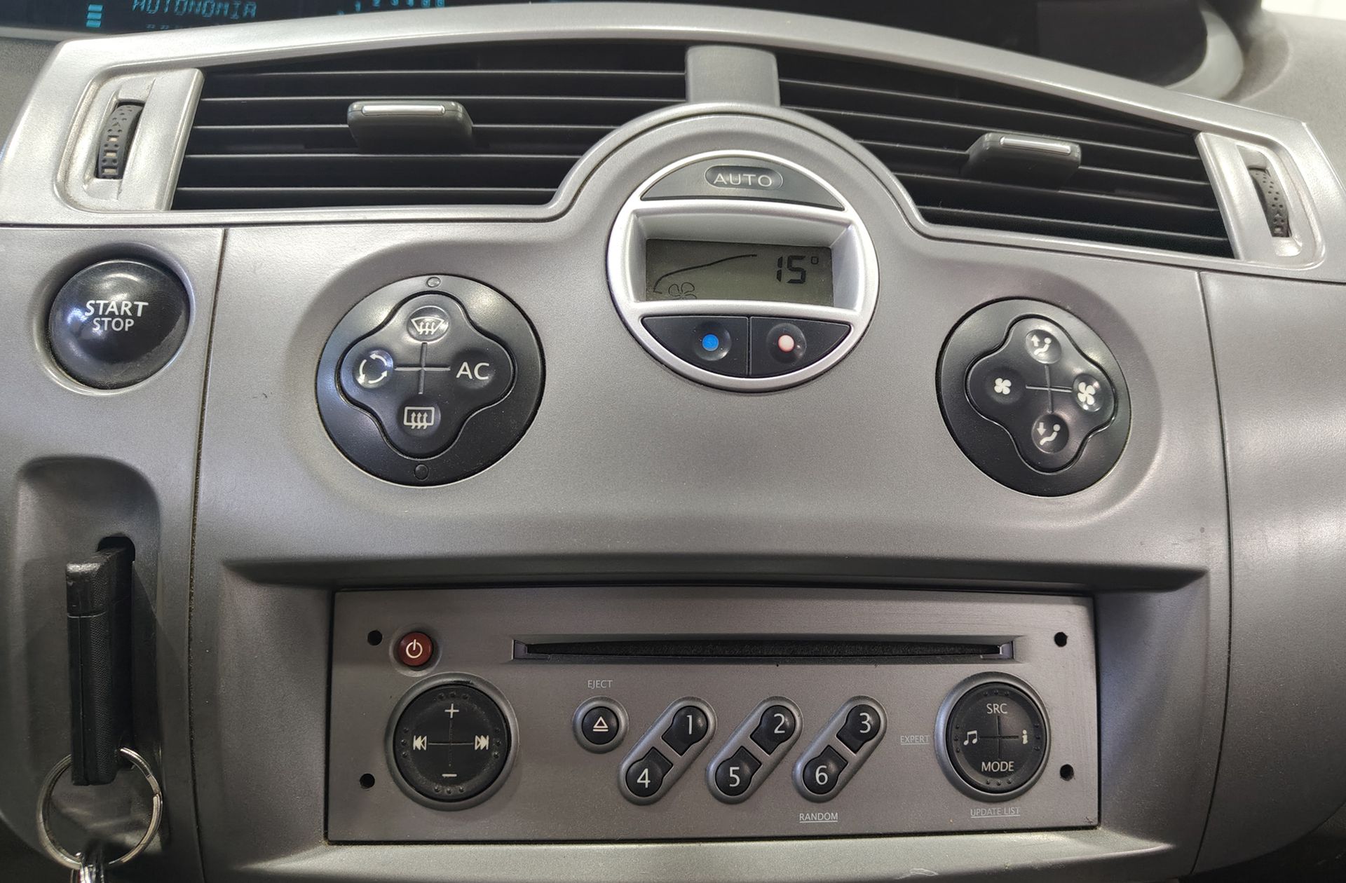 Renault Scénic 1.9 dCi Dynamique EU4 - foto 24