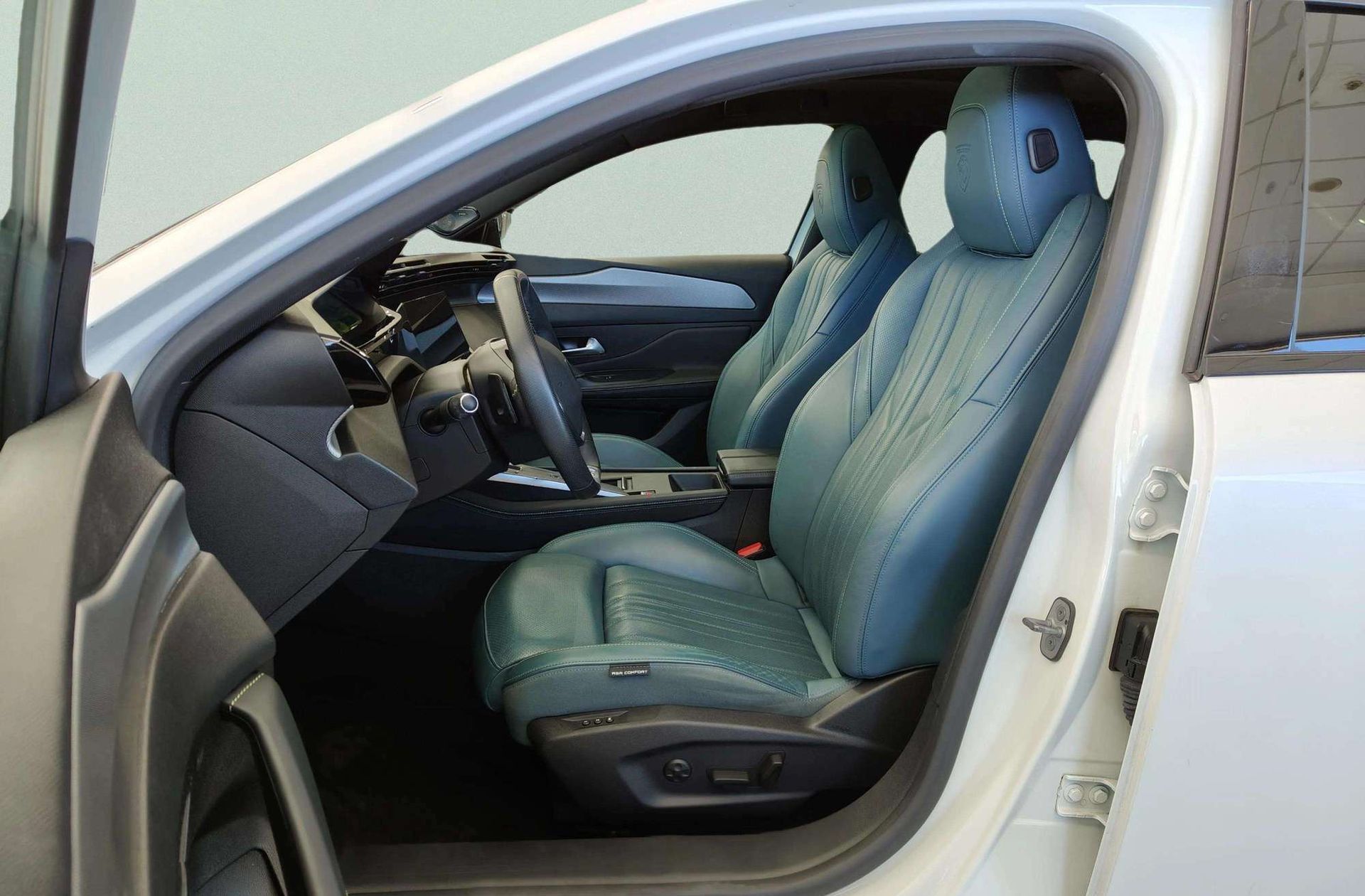 Peugeot 308 SW Hybrid 225 GT Pack eEAT8 - foto 14
