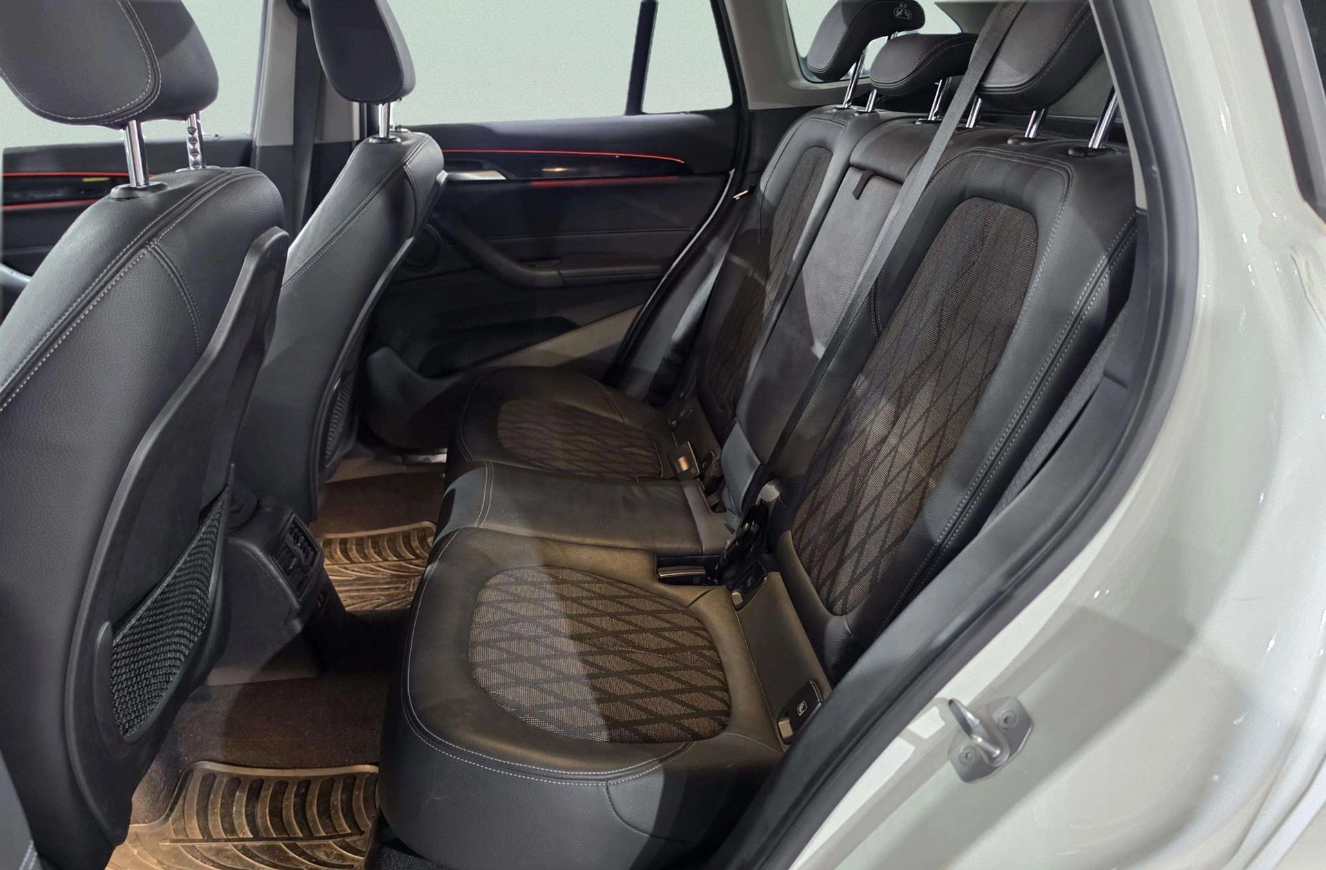 BMW X1 sDrive18d Business - foto 12