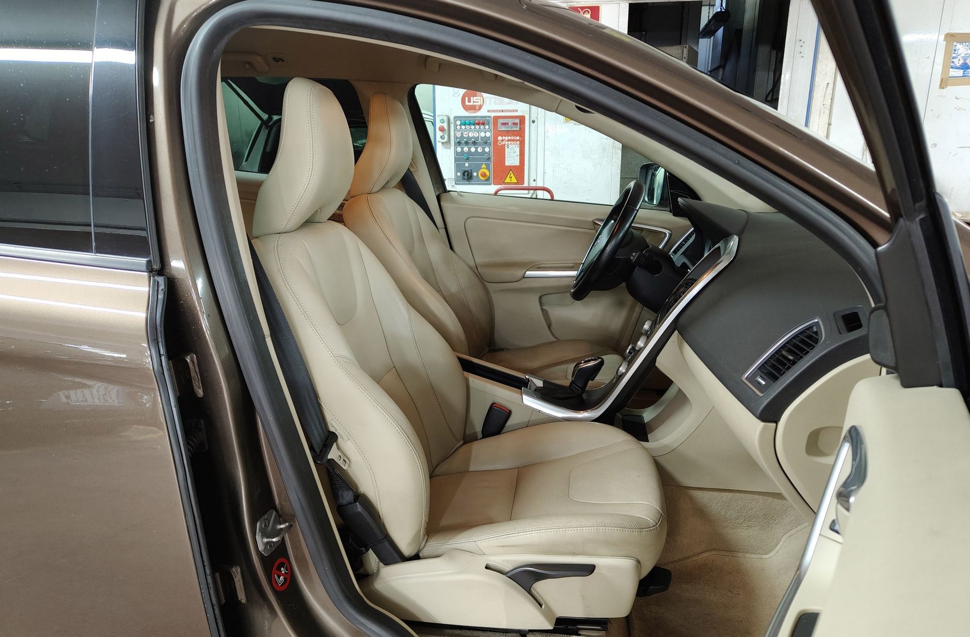 Volvo XC60 D3 Kinetic - foto 21