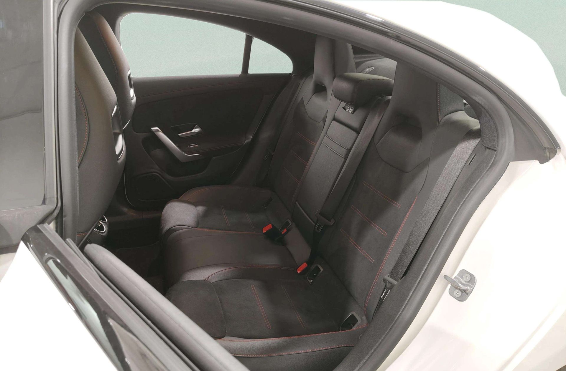 Mercedes-Benz CLA 220 d Pack AMG - foto 14