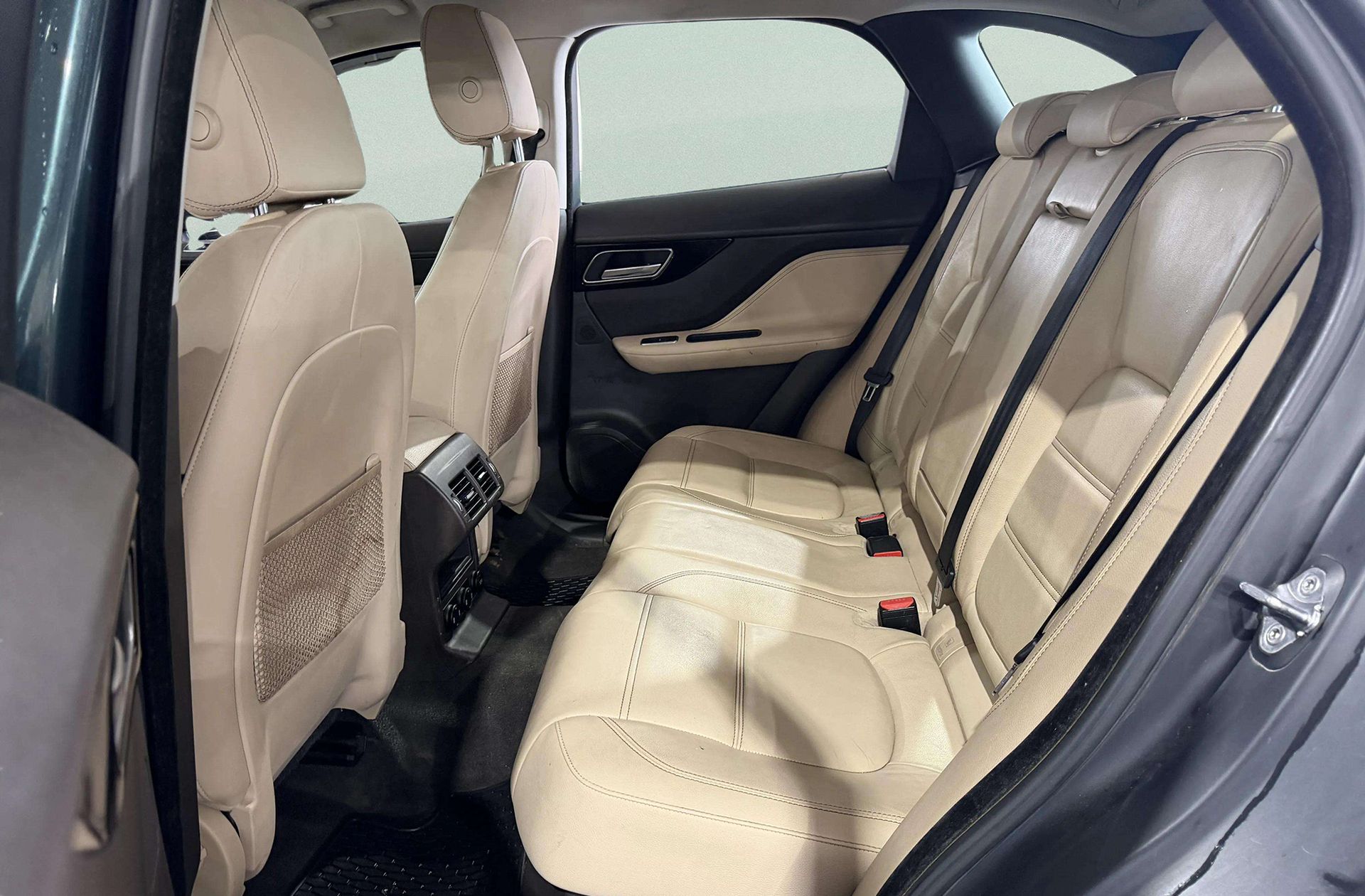Jaguar F-Pace 2.0L i4D Prestige AWD - foto 11