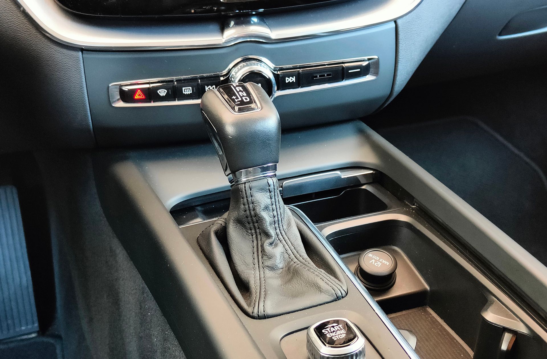 Volvo XC60 B4 Momentum AWD - foto 5
