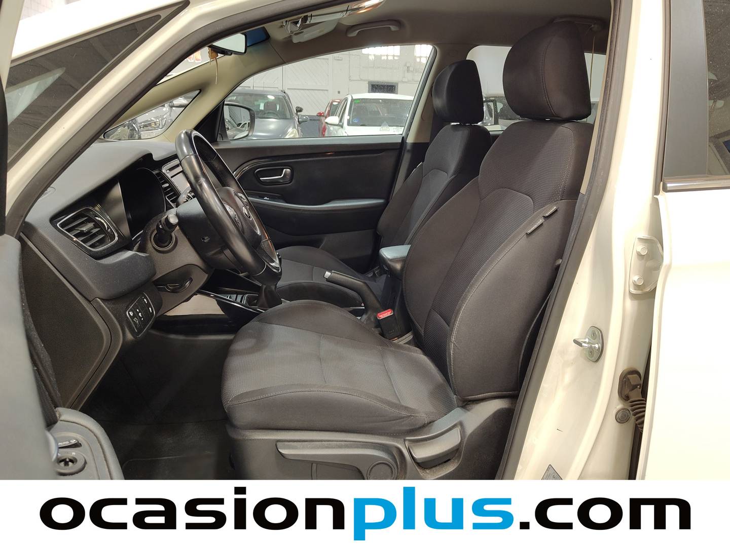 Foto asientos delanteros KIA Carens KIA Carens 1.7 CRDi VGT Eco-Dynam x-Tech (115 CV)