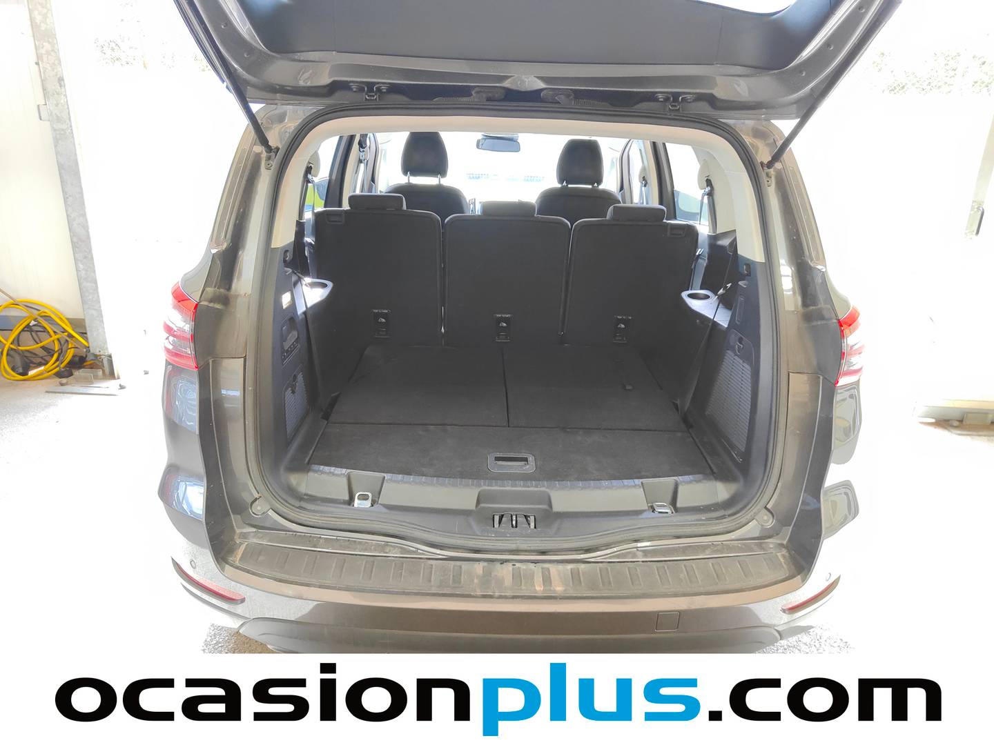 Fotos maletero Ford S-MAX Ford S-Max 2.5 Duratec Atkinson FHEV Titanium (190 CV) 7 Plazas