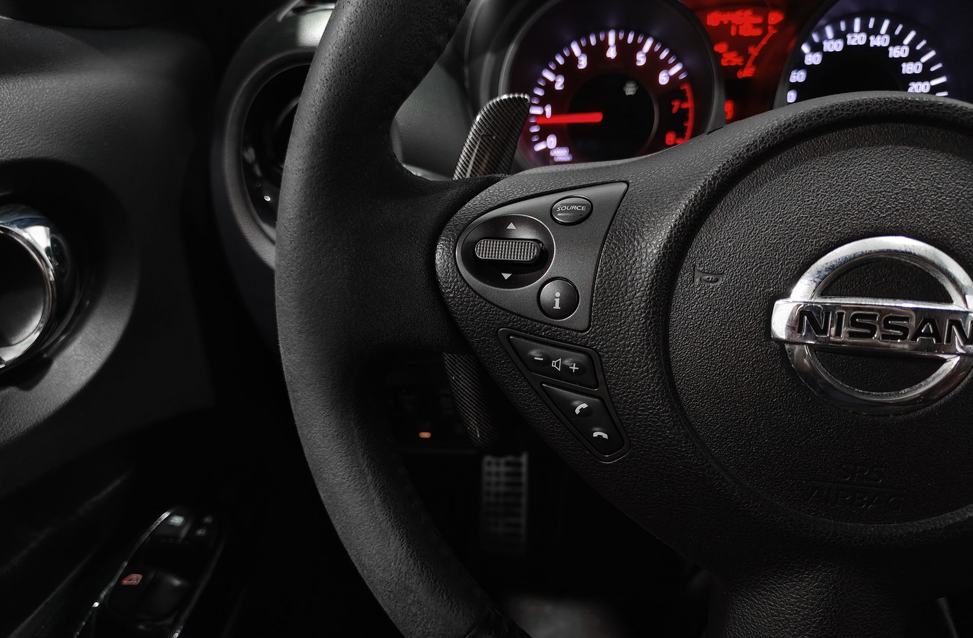 Nissan Juke 1.6 DIG-T Nismo RS 4x4 XTronic - foto 29