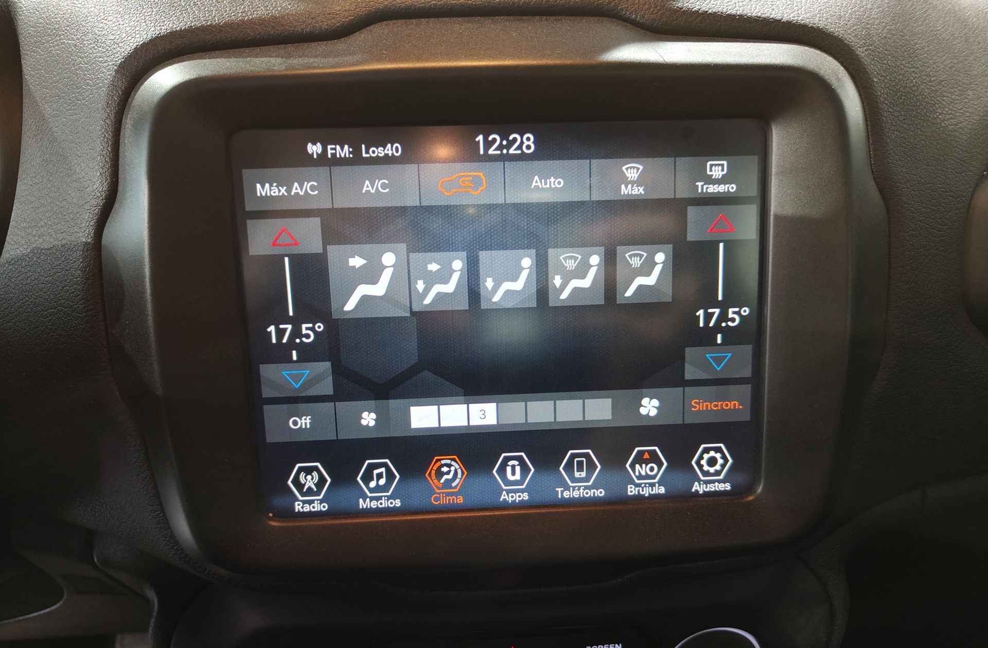 Jeep Renegade eHybrid 1.5 Limited ATX - foto 26
