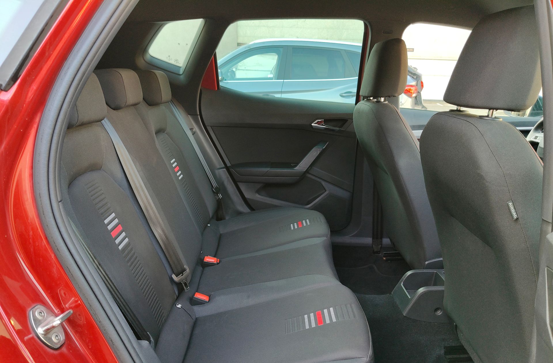 SEAT Arona 1.6 TDI Ecomotive FR - foto 18