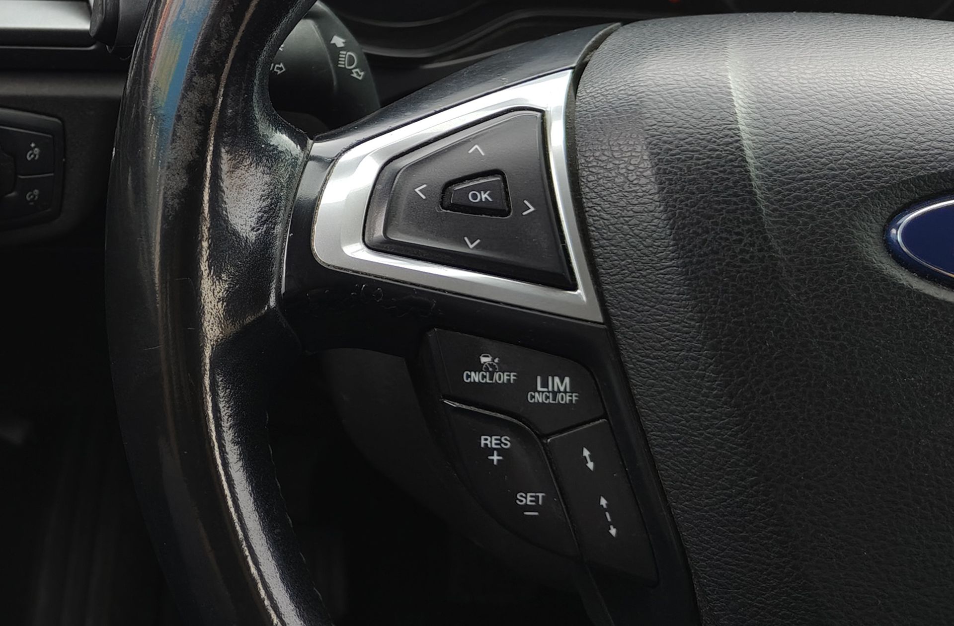 Ford Mondeo 1.5 EcoBoost Titanium - foto 24
