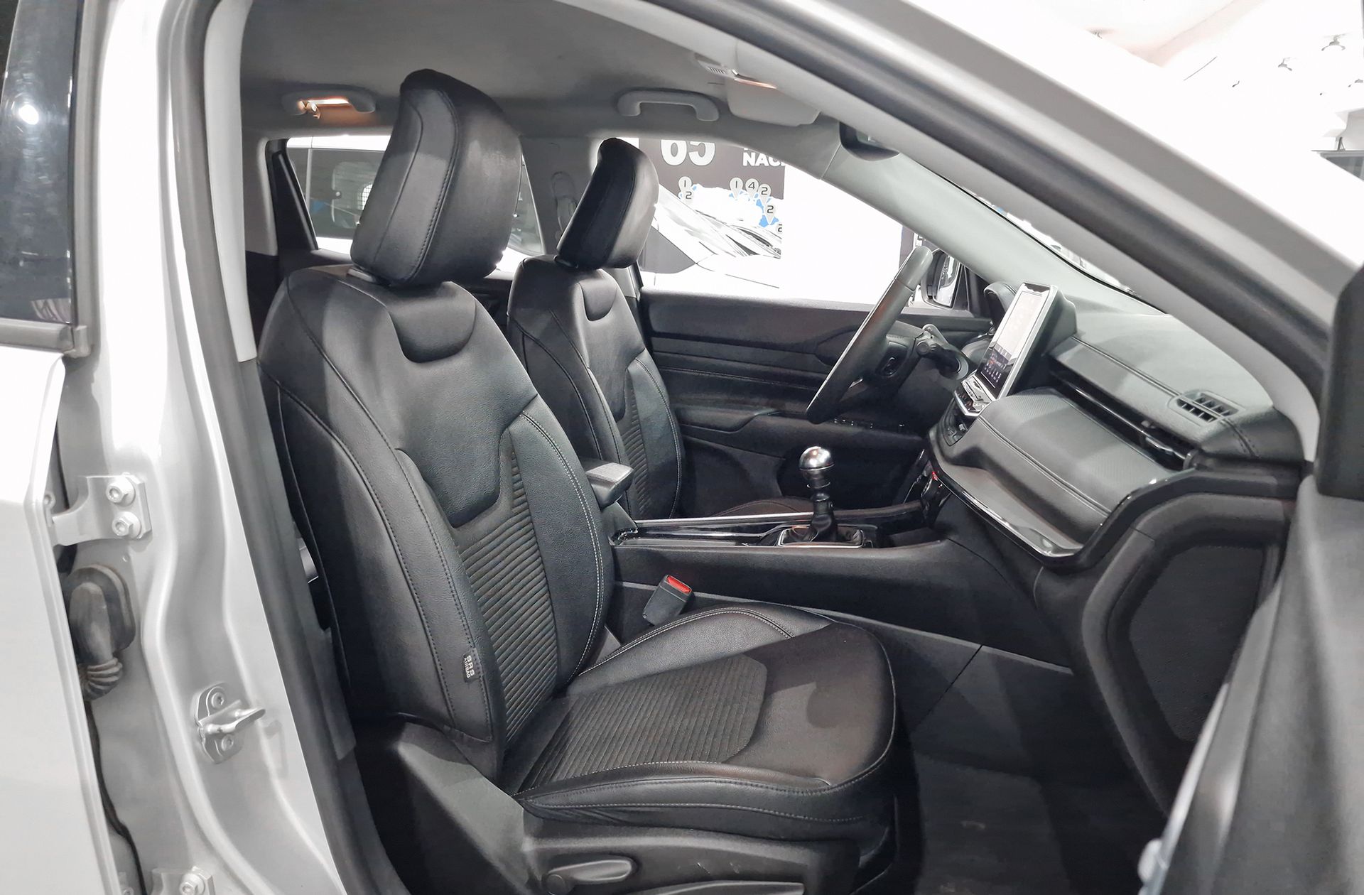 Jeep Compass 1.3 Gse Night Eagle FWD - foto 17
