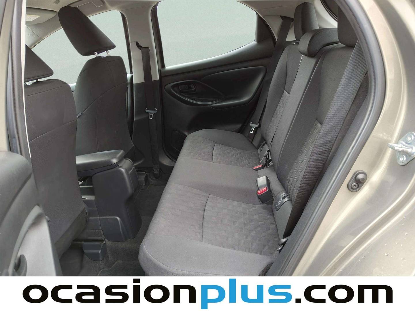 Foto asientos traseros Toyota Yaris Toyota Yaris 120H Active Plus (116 CV)