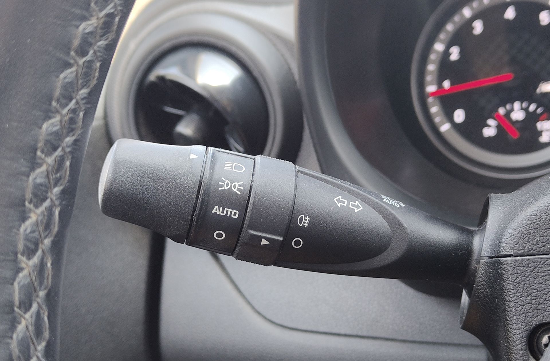 Hyundai i10 1.0 Essence - foto 19