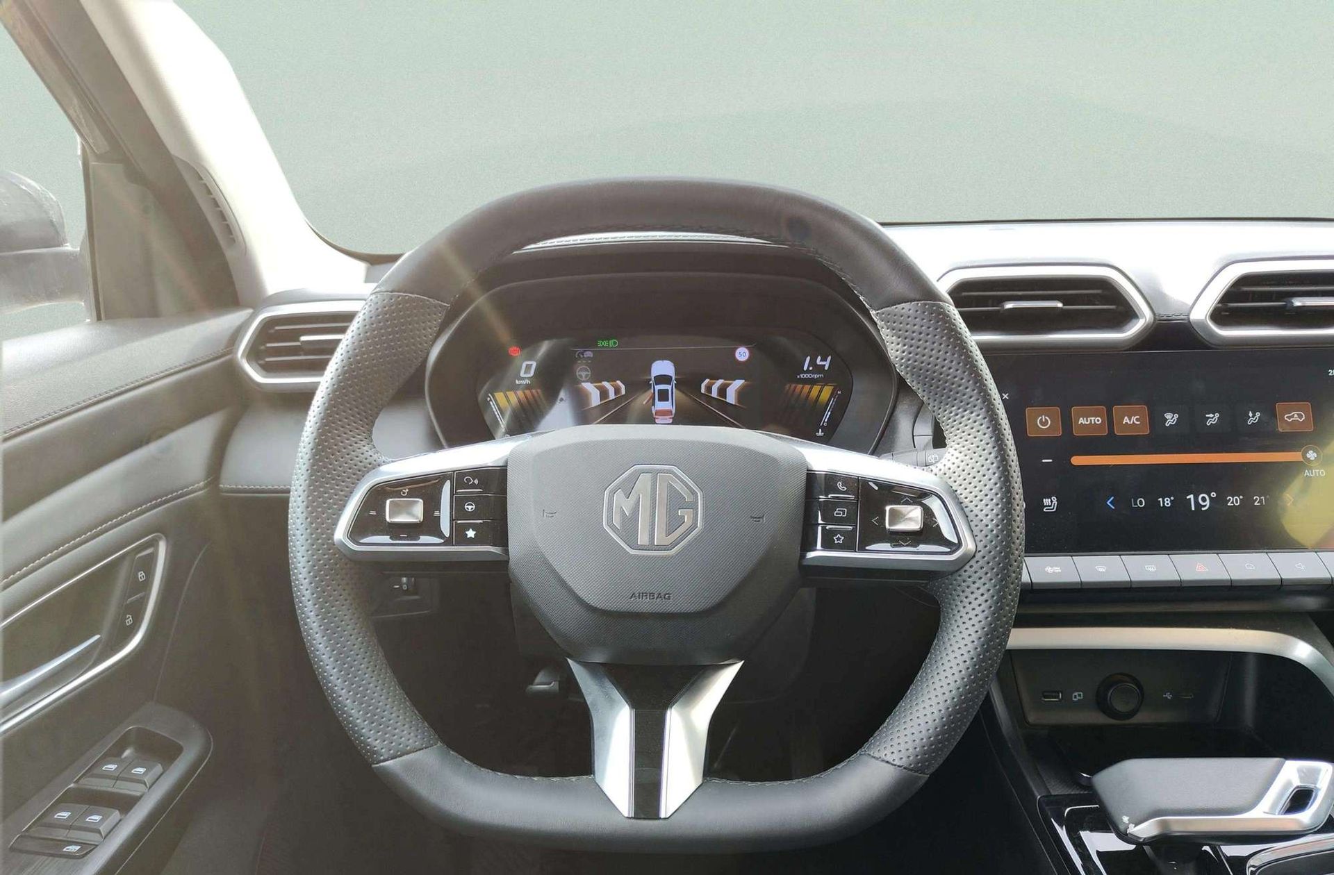 MG ZS 1.5 Hybrid+ Luxury - foto 26