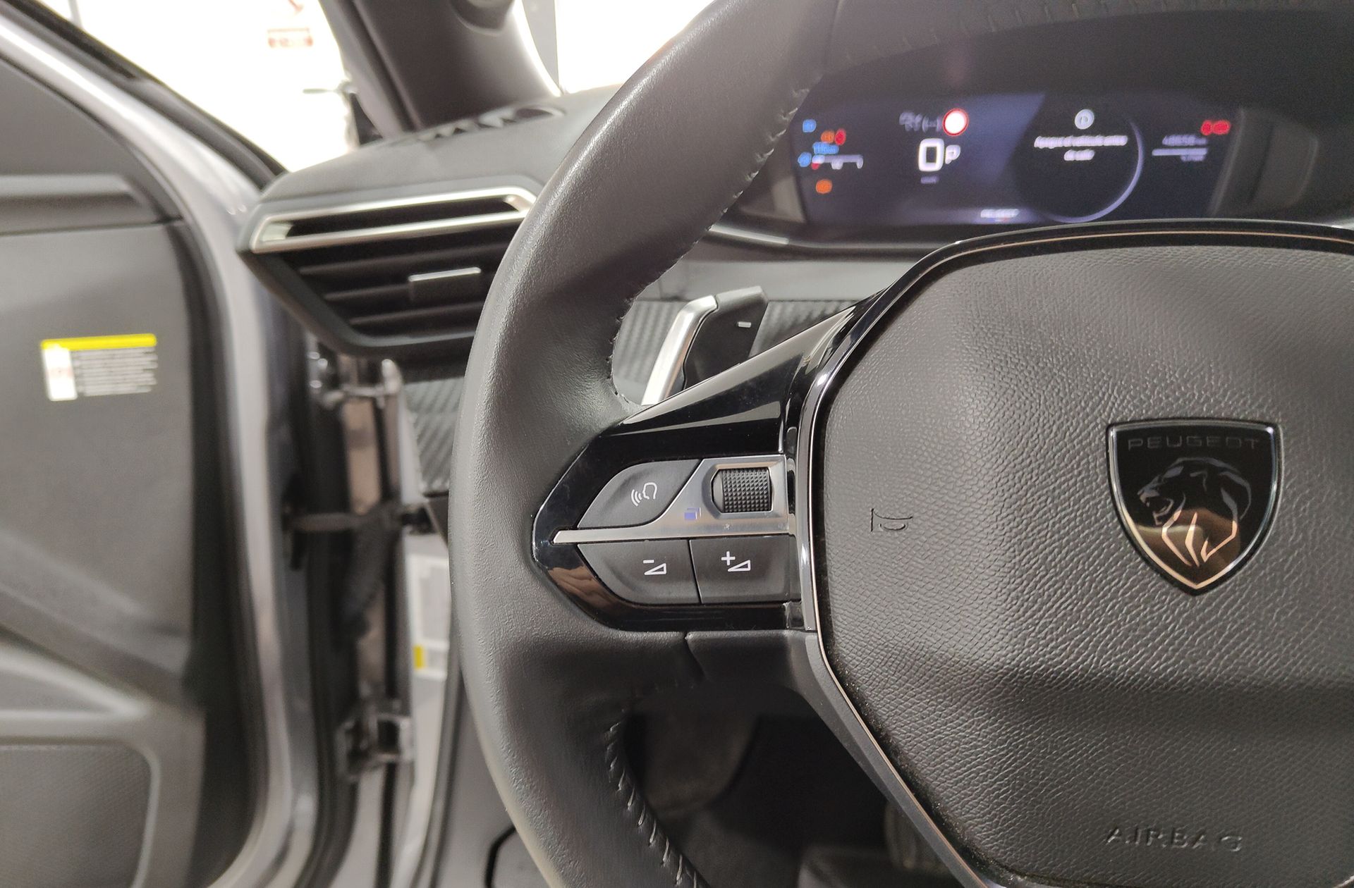 Peugeot 2008 Allure Hybrid eDCS6 - foto 25