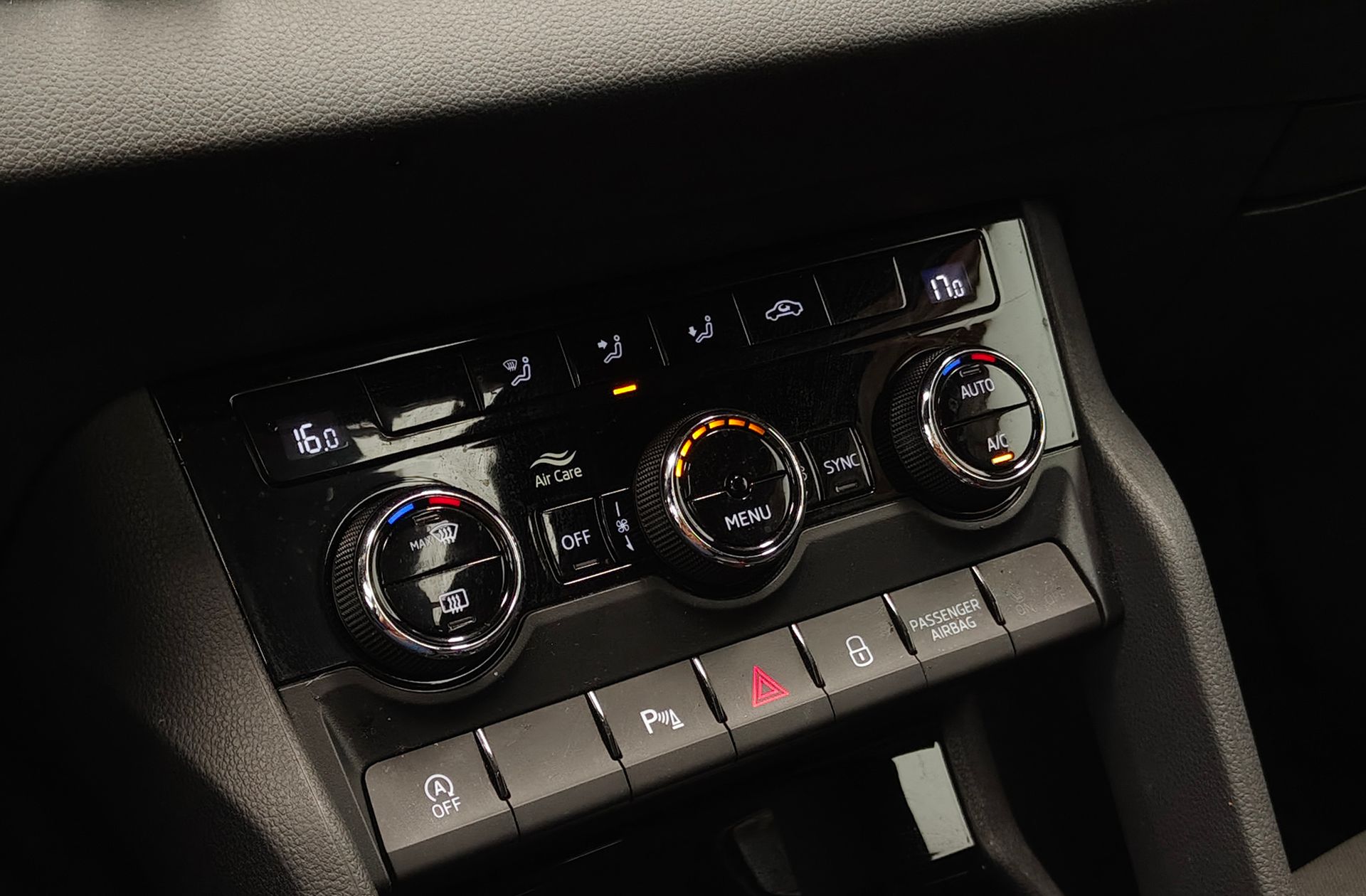 Škoda Karoq 1.5 TSI ACT Sportline DSG - foto 38