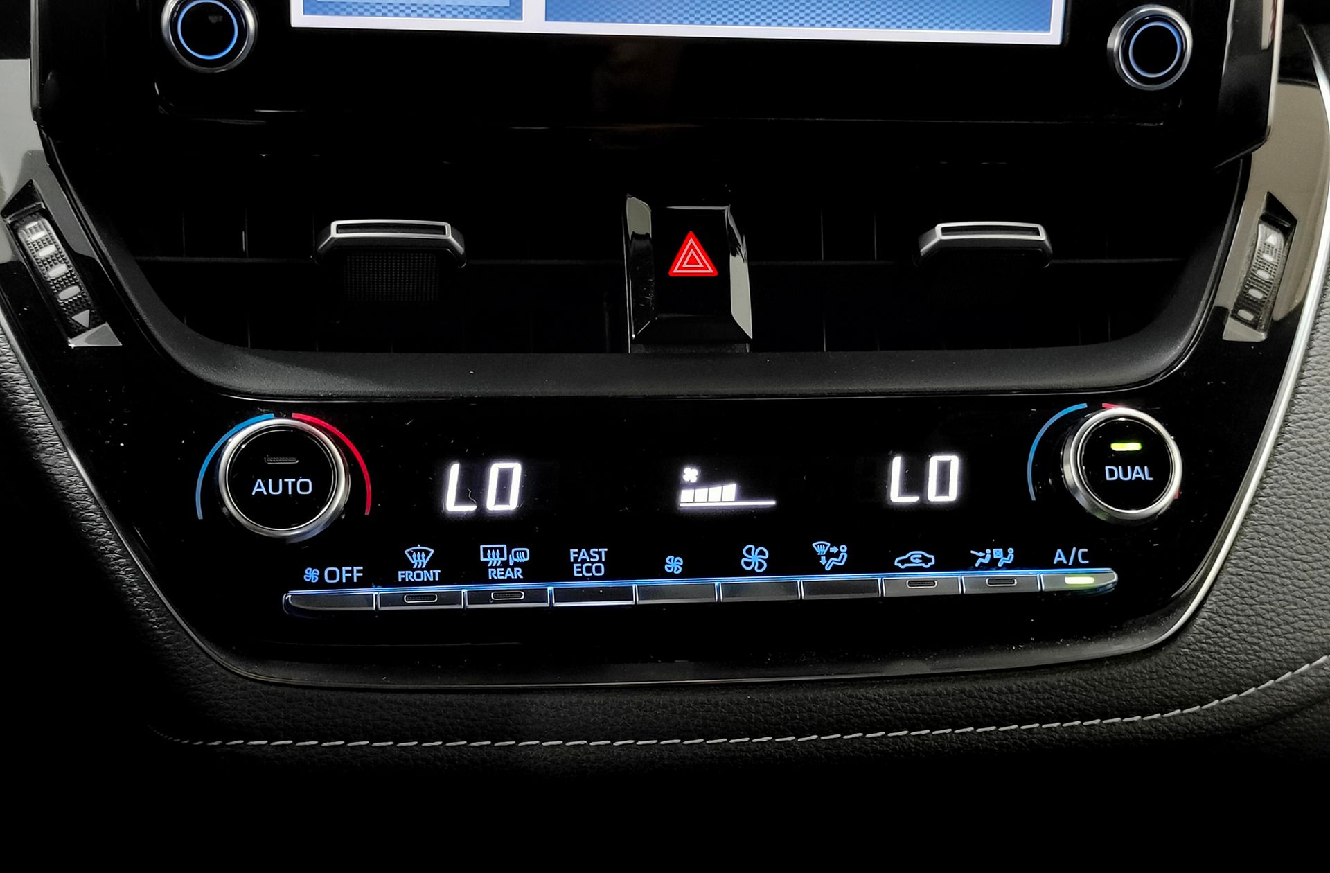 Suzuki Swace 1.8 Hybrid GLE - foto 30