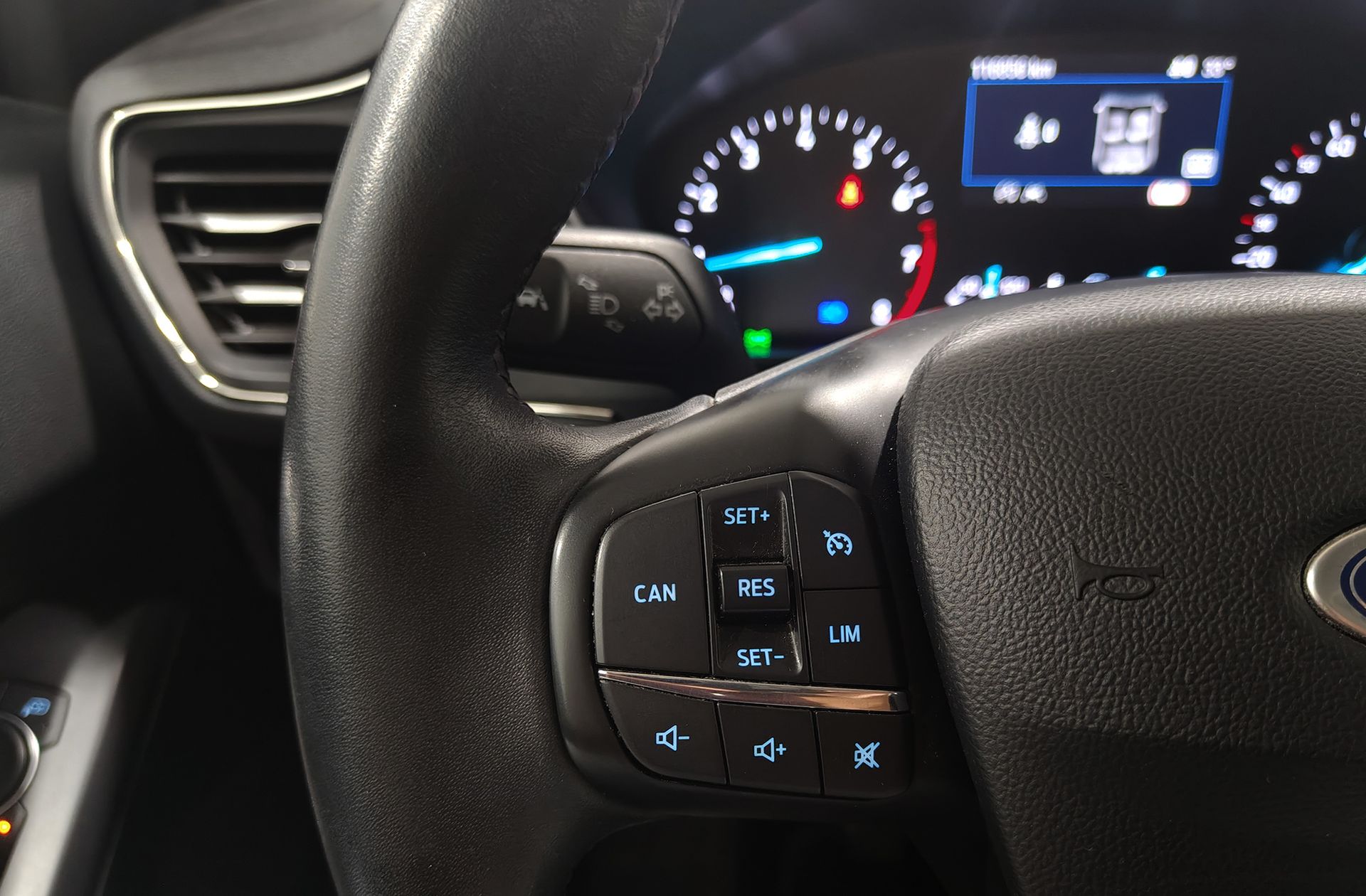 Ford Focus 1.0 EcoBoost Active - foto 31