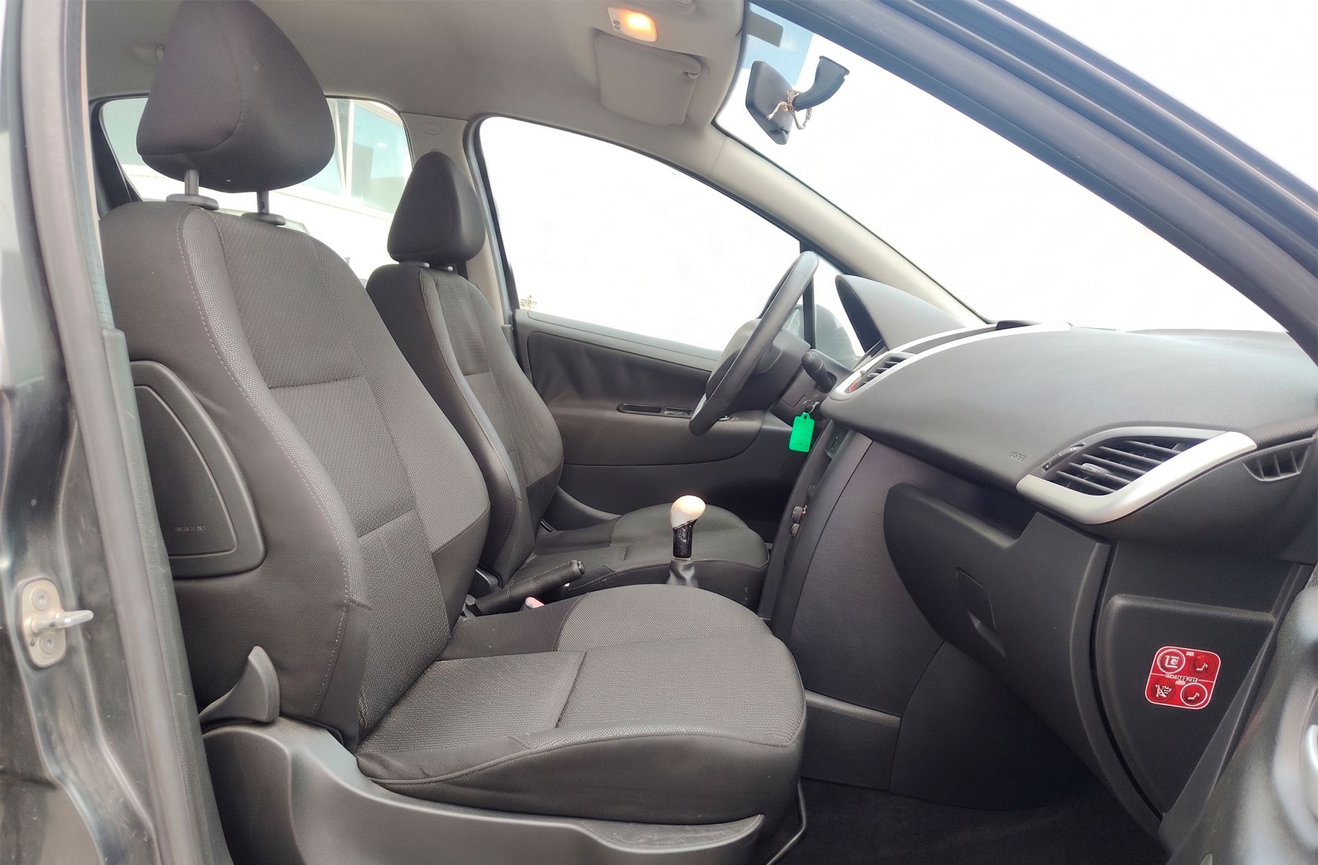 Peugeot 207 1.6 HDi Confort - foto 12