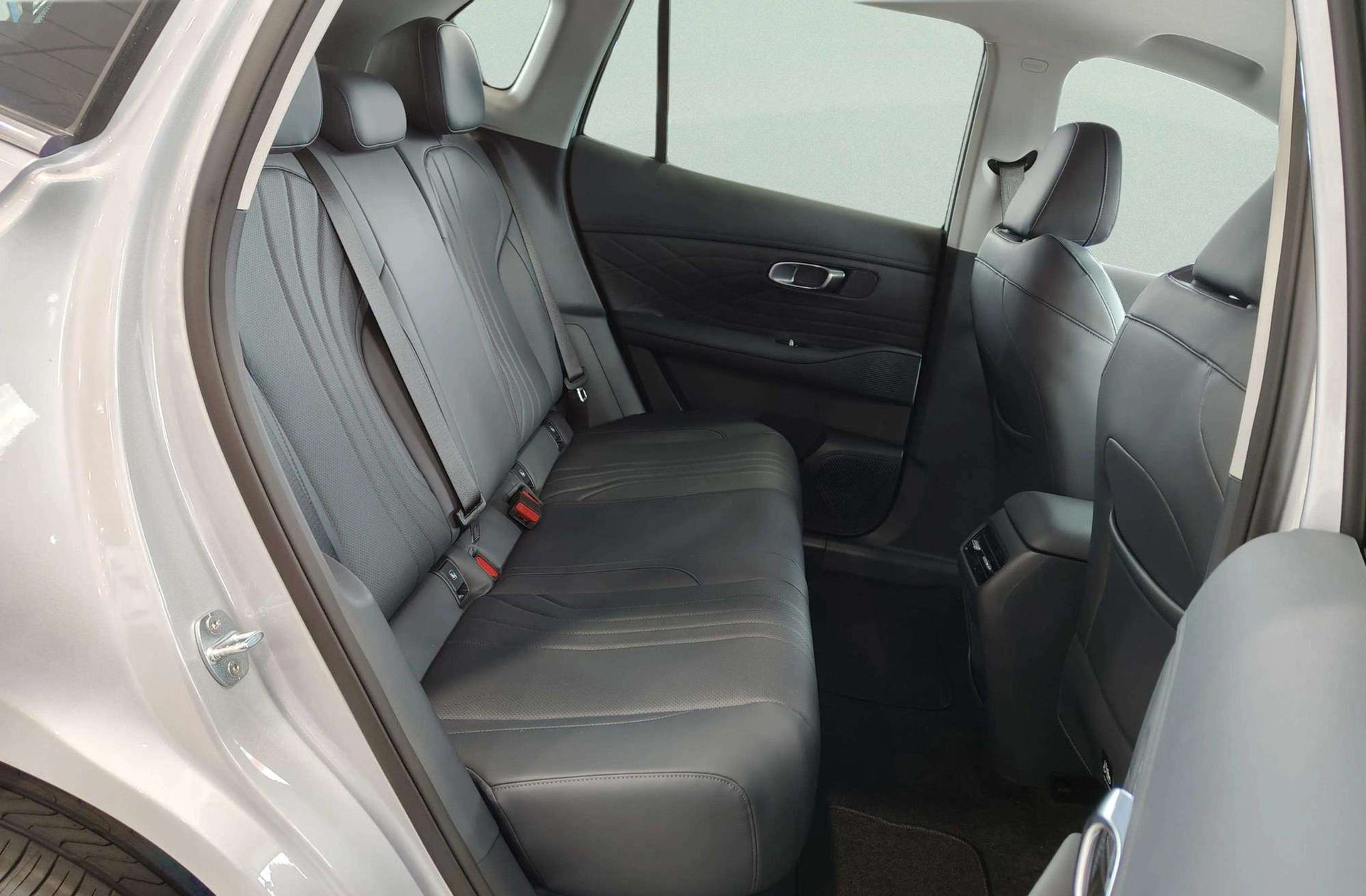 Geely Starray EM-i 1.5 PHEV Pro - foto 22
