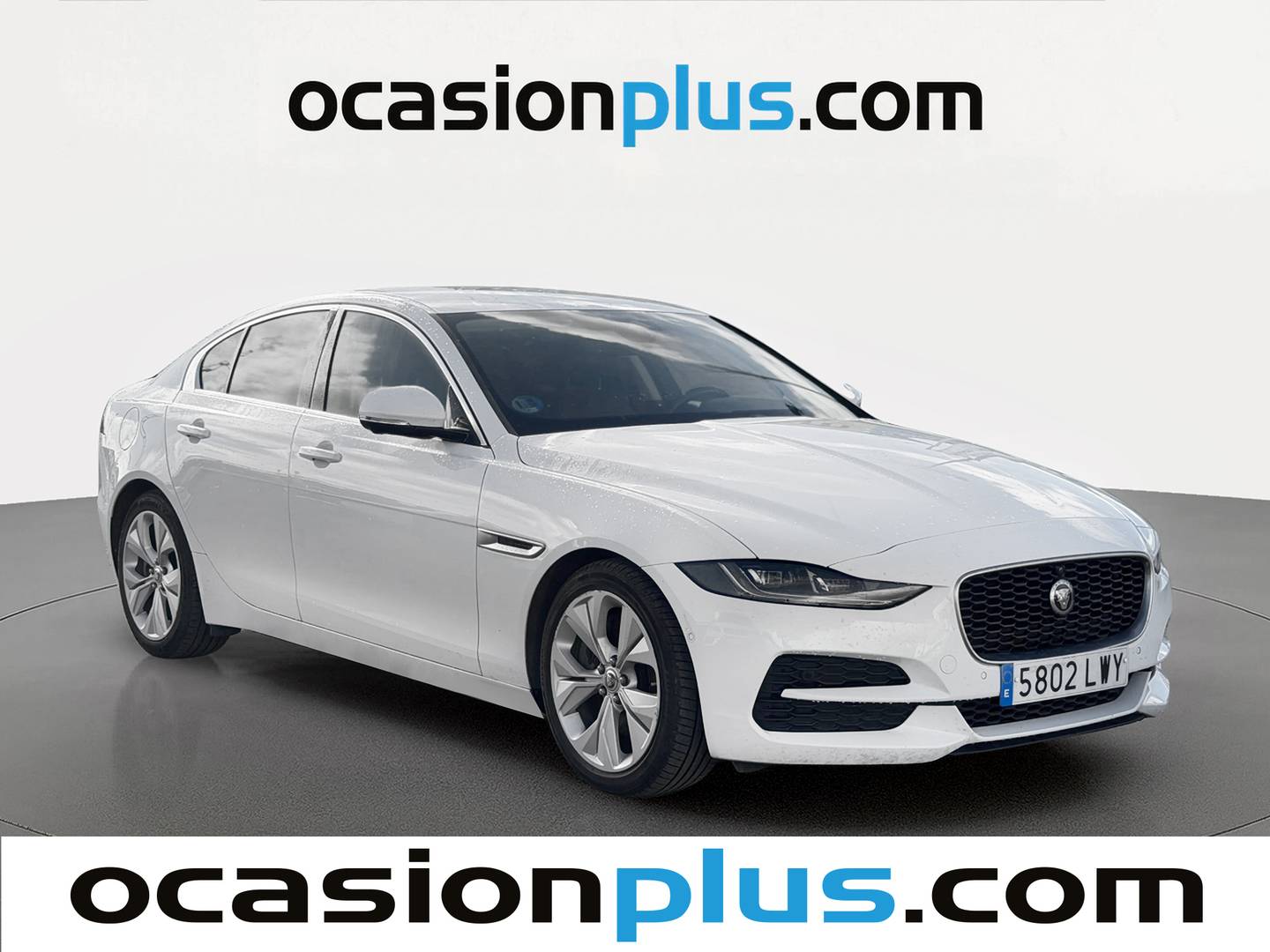 Foto delantera Jaguar XE Jaguar XE 2.0D MHEV S RWD Auto (204 CV) derecha
