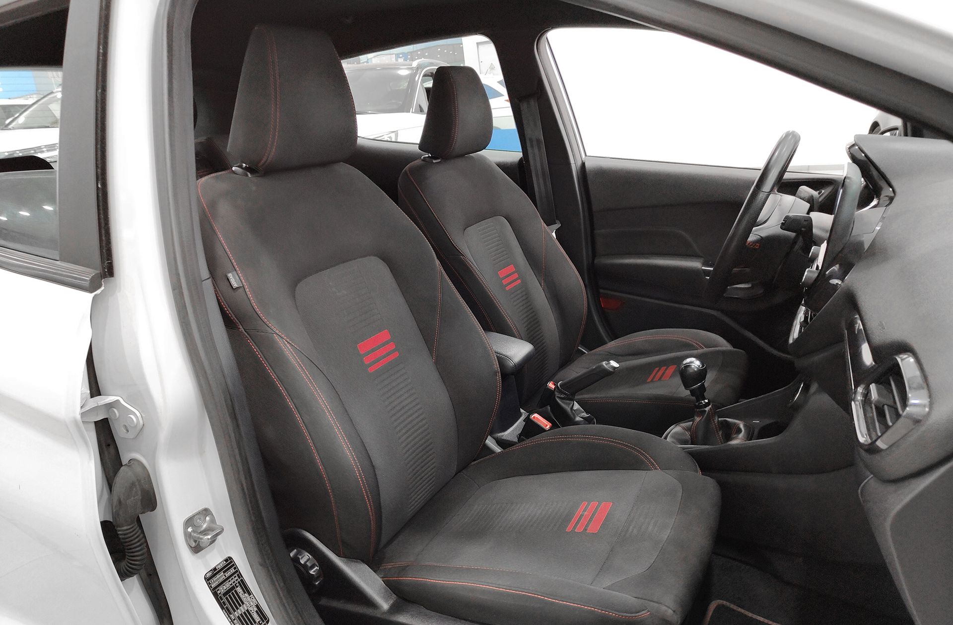 Ford Fiesta 1.0 EcoBoost MHEV ST-Line - foto 20