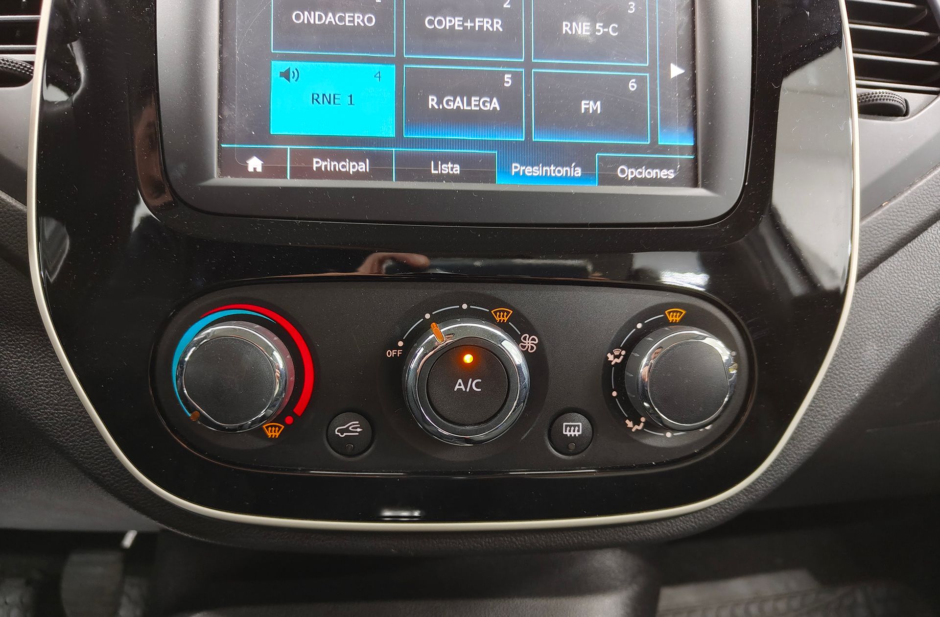 Renault Captur Intens Energy eco2 dCi - foto 28
