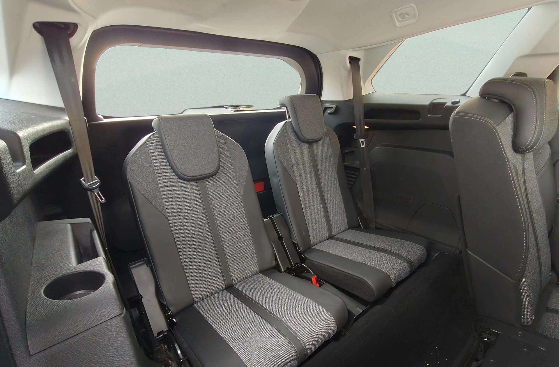 Peugeot 5008 BlueHDi 130 Allure EAT8 7 plazas - foto 6
