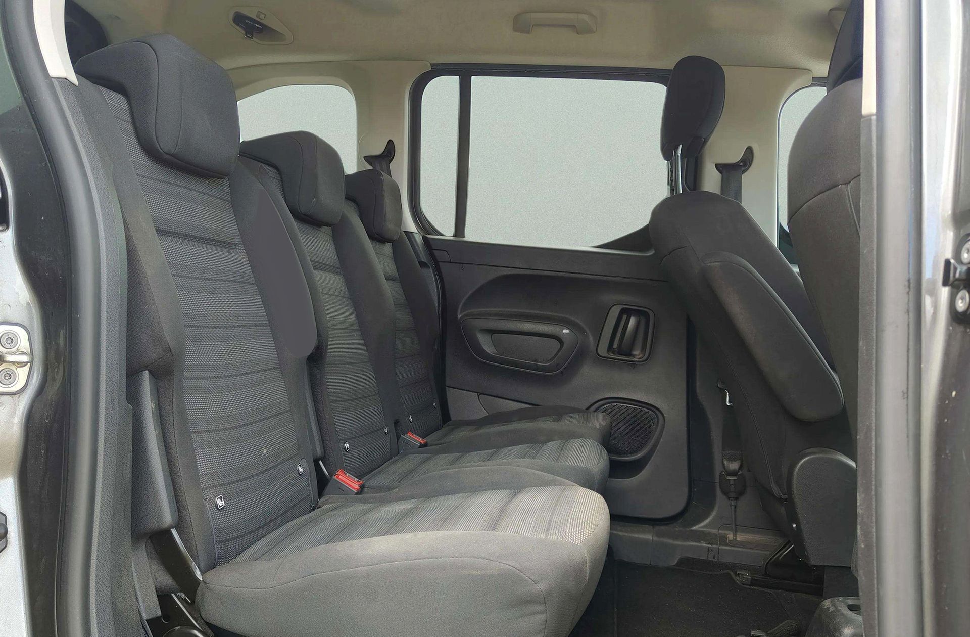 Opel Combo 1.2 Turbo Selective L - foto 16