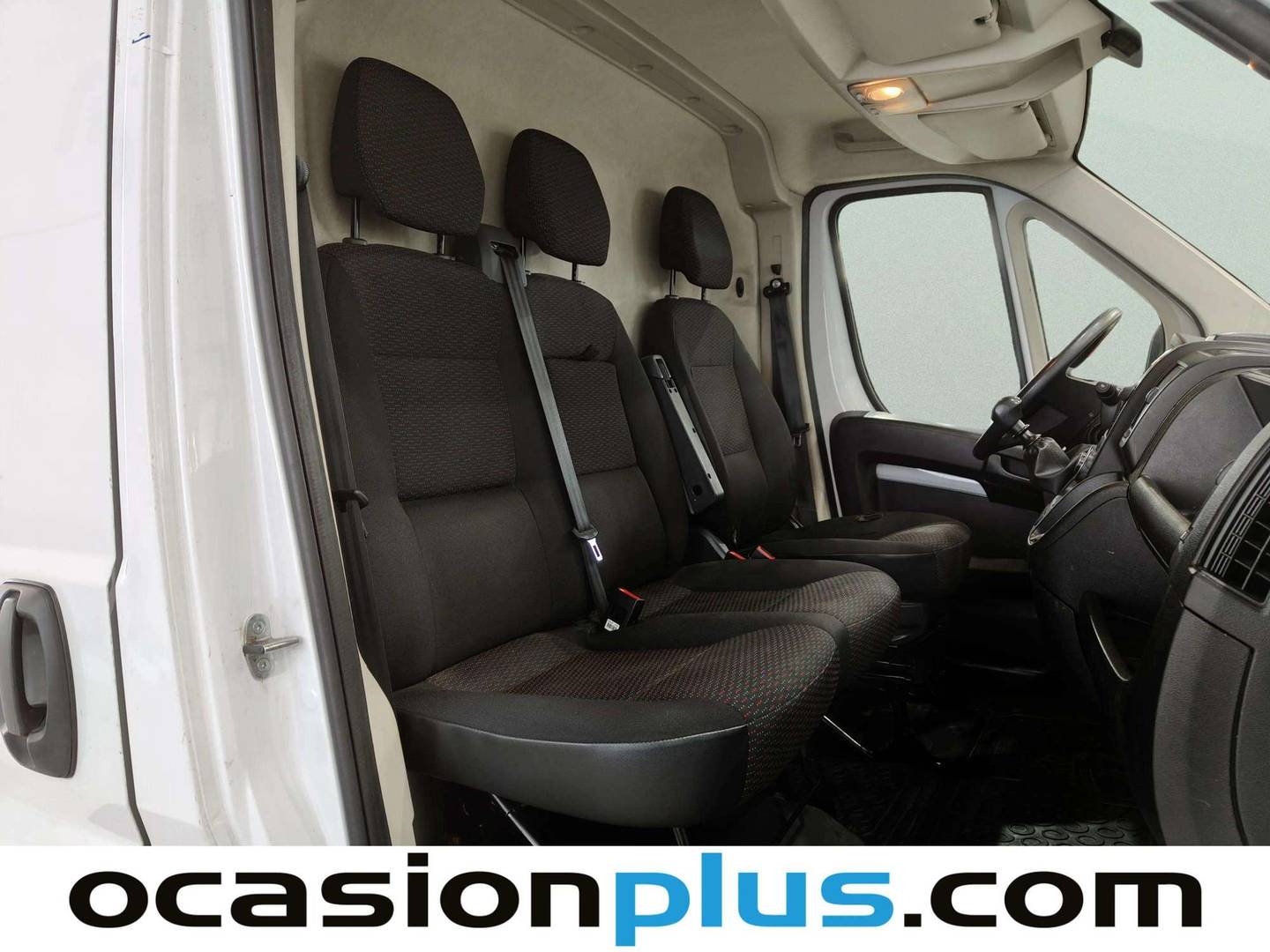 Foto Peugeot Boxer Peugeot Boxer Furgon BlueHDi 140 S&S Pack 335 L2H2 (140 CV) siete plazas