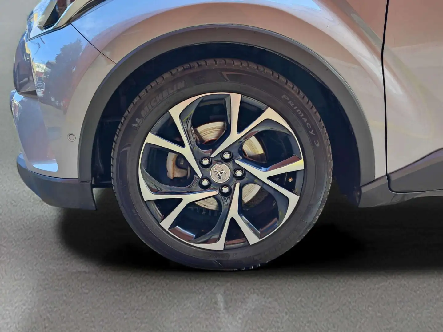 Foto Toyota C-HR Toyota C-HR 1.8 125H Advance (122 CV)