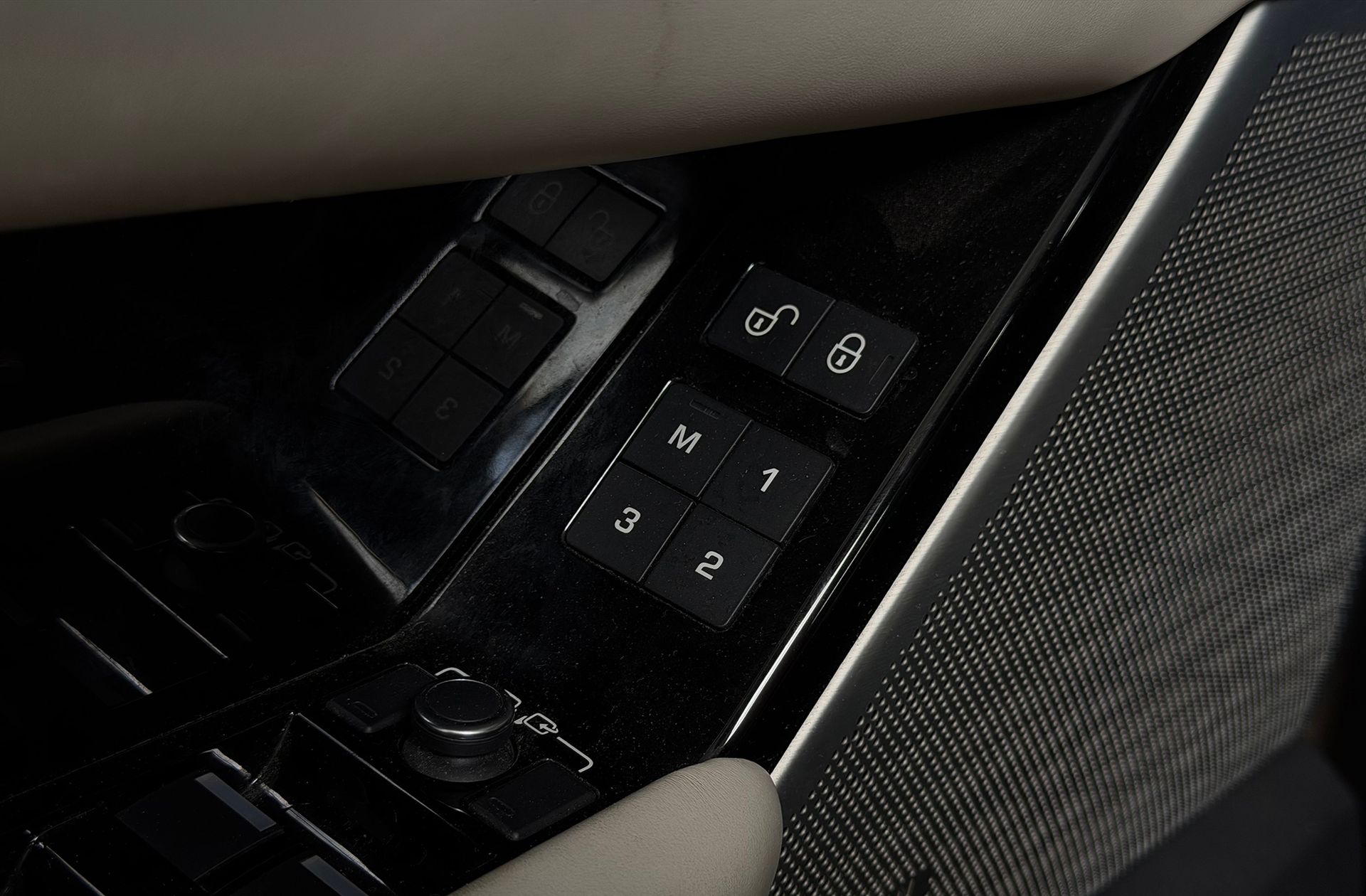 Land Rover Range Rover Velar D300 R-Dynamic SE 4WD - foto 16