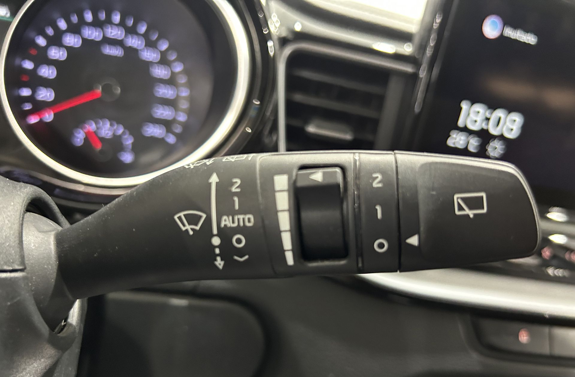 Kia XCeed 1.5 MHEV iMT Tech - foto 26
