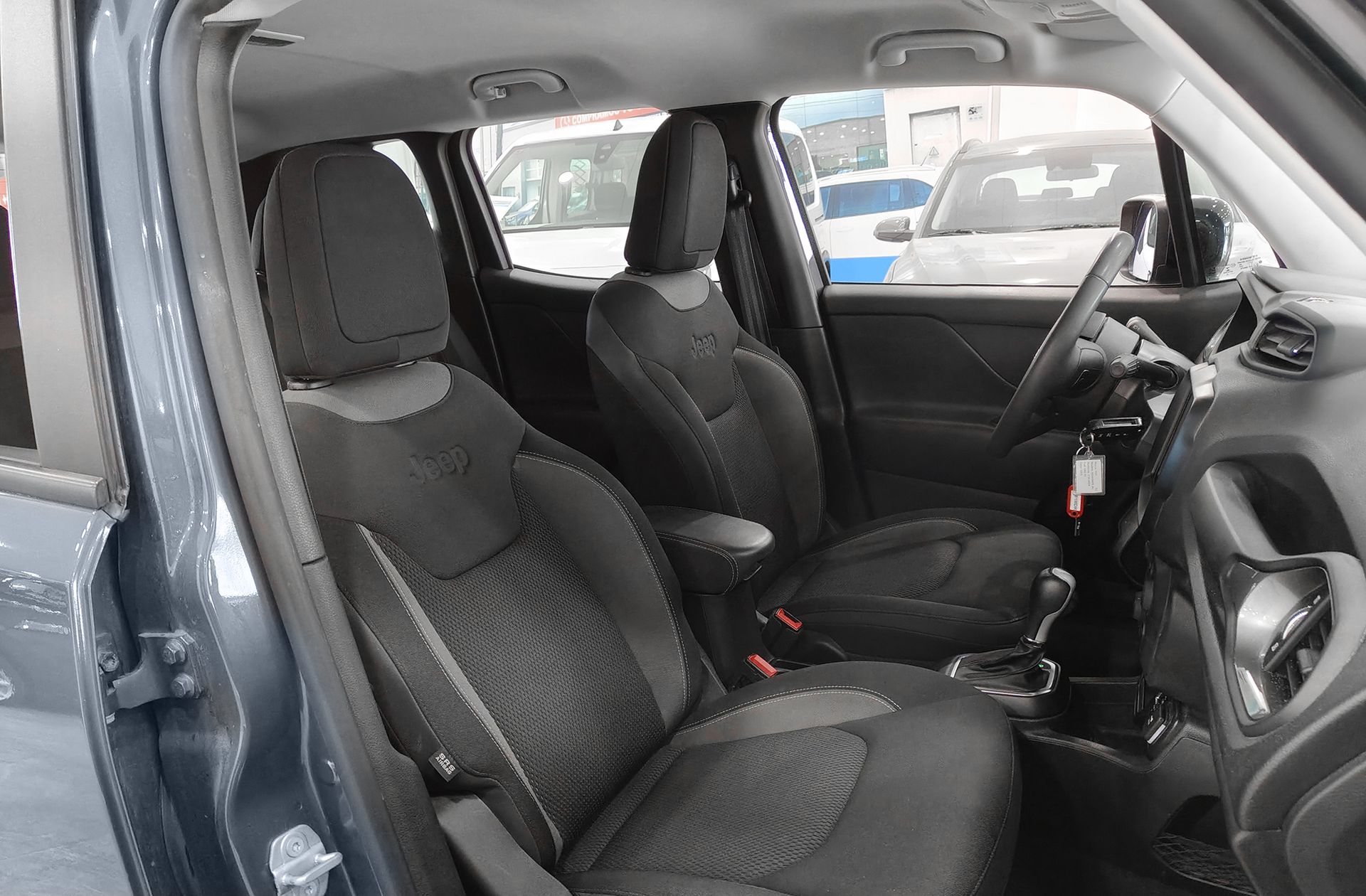 Jeep Renegade eHybrid 1.5 Limited ATX - foto 17