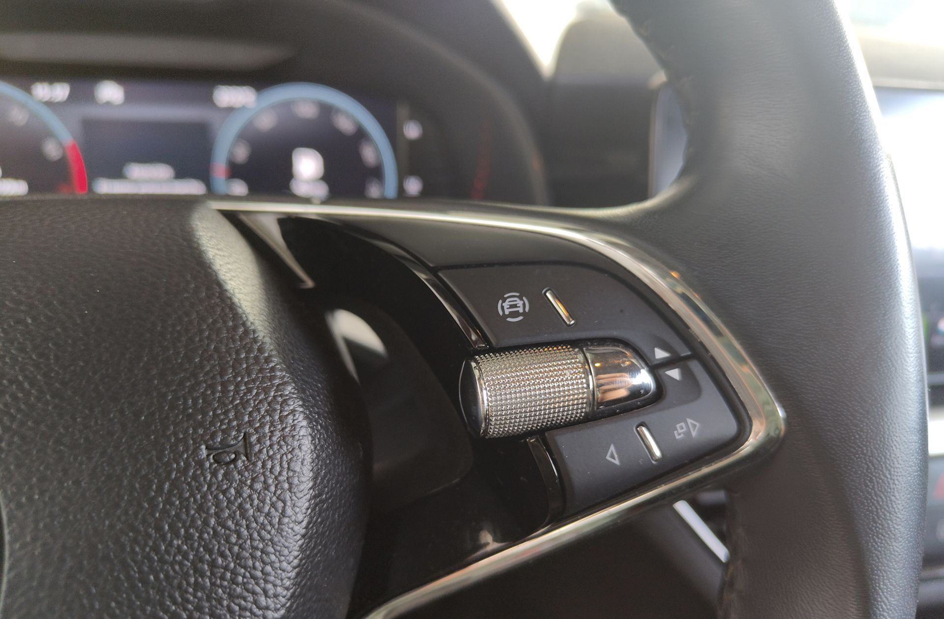 Škoda Kamiq 1.0 TSI Ambition DSG - foto 25