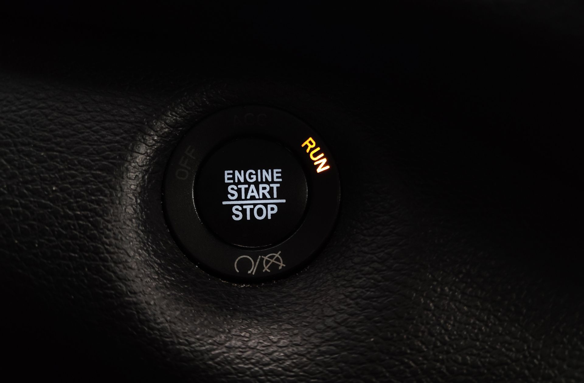 Jeep Cherokee 2.2D Night Eagle 4x4 ADI Aut. - foto 29