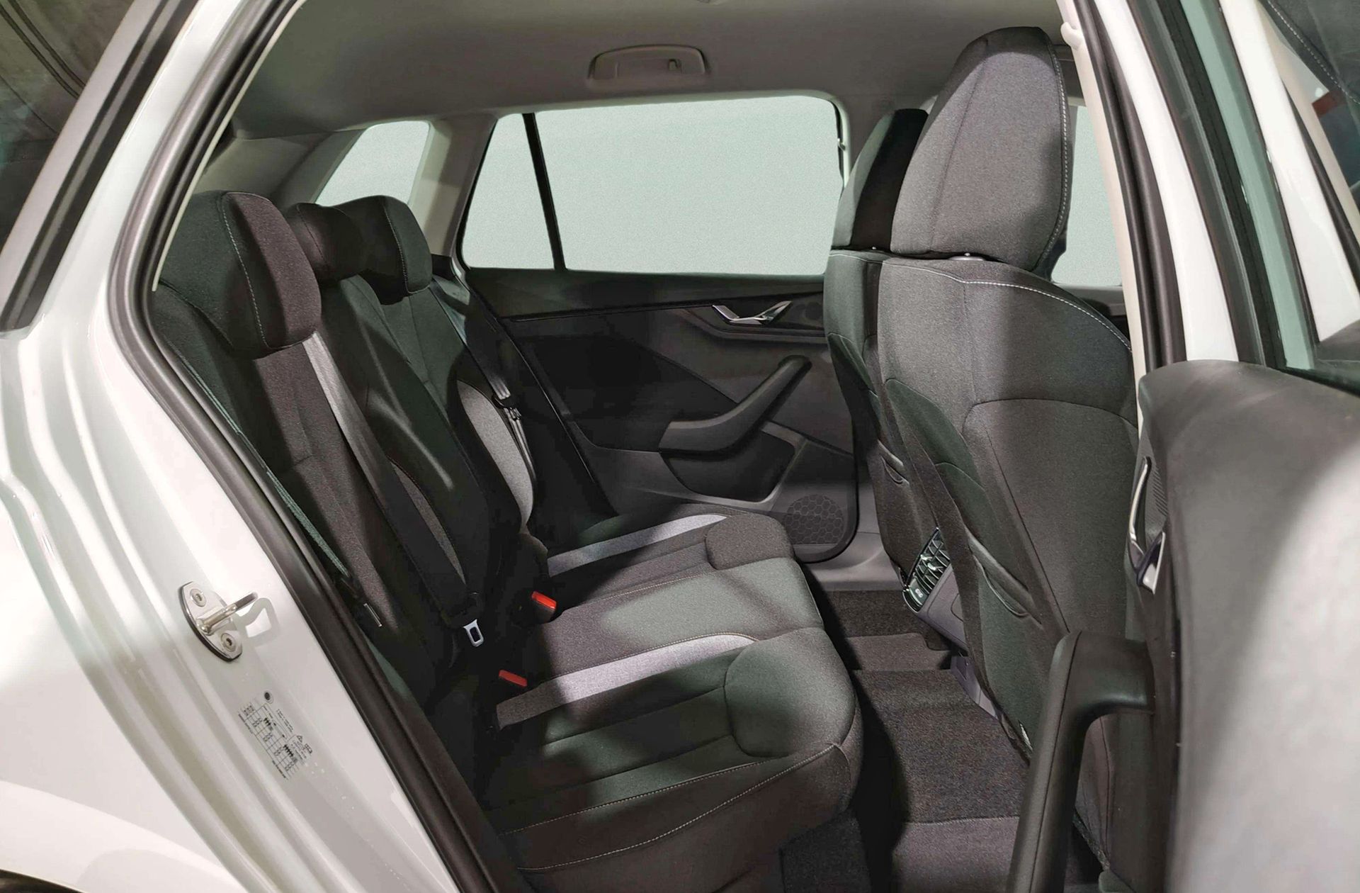 Škoda Kamiq 1.0 TSI Selection DSG - foto 20