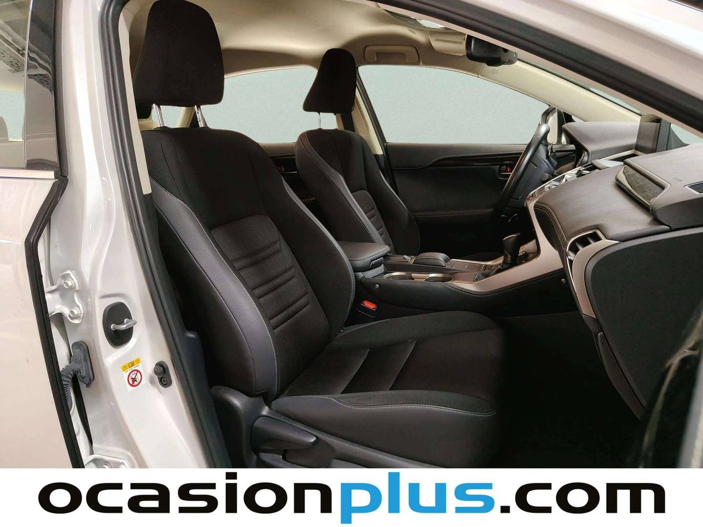 Lexus NX Lexus NX 300h Business Navigation 2WD (197 CV) km 0