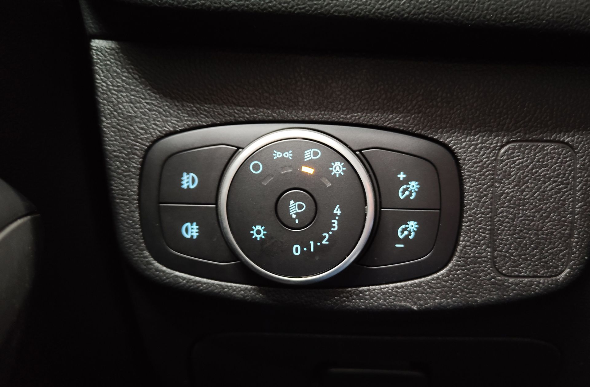 Ford Focus 1.5 EcoBlue ST-Line - foto 25