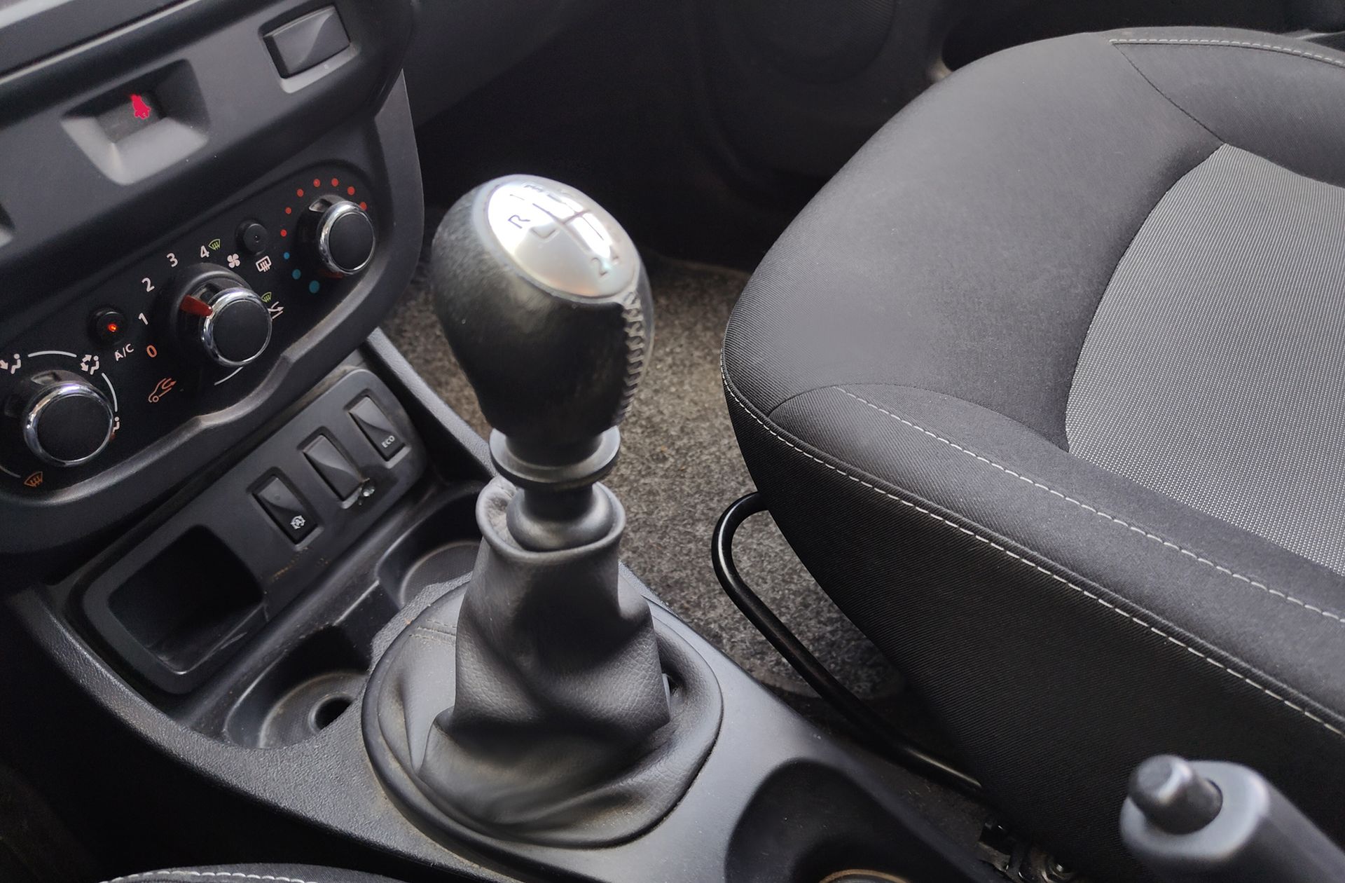 Dacia Duster Laureate TCe 4x2 - foto 5