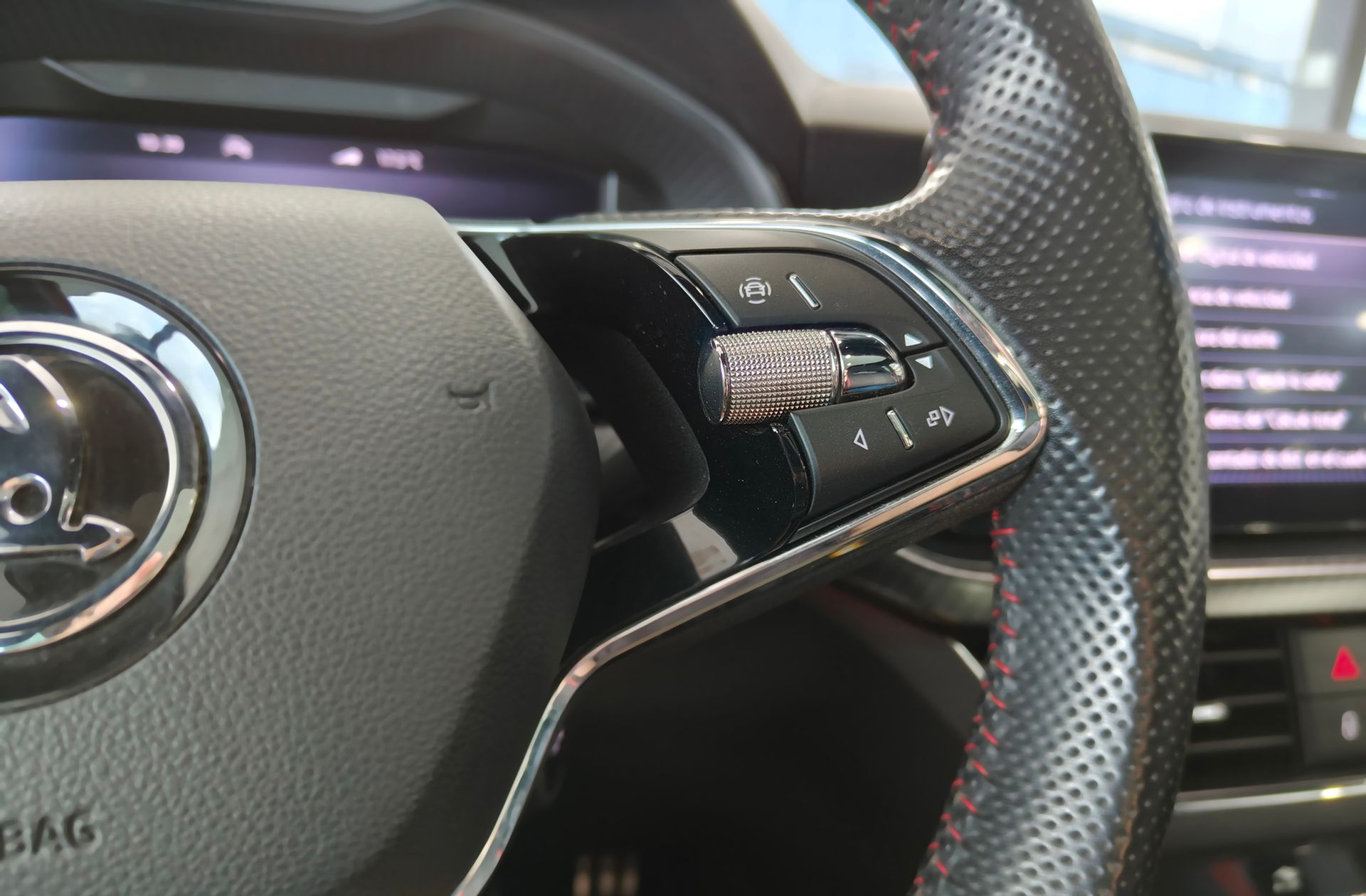 Škoda Kamiq 1.0 TSI Montecarlo DSG - foto 35
