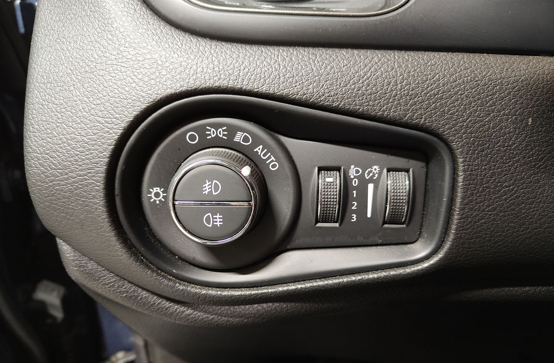 Jeep Renegade eHybrid 1.5 Limited ATX - foto 10