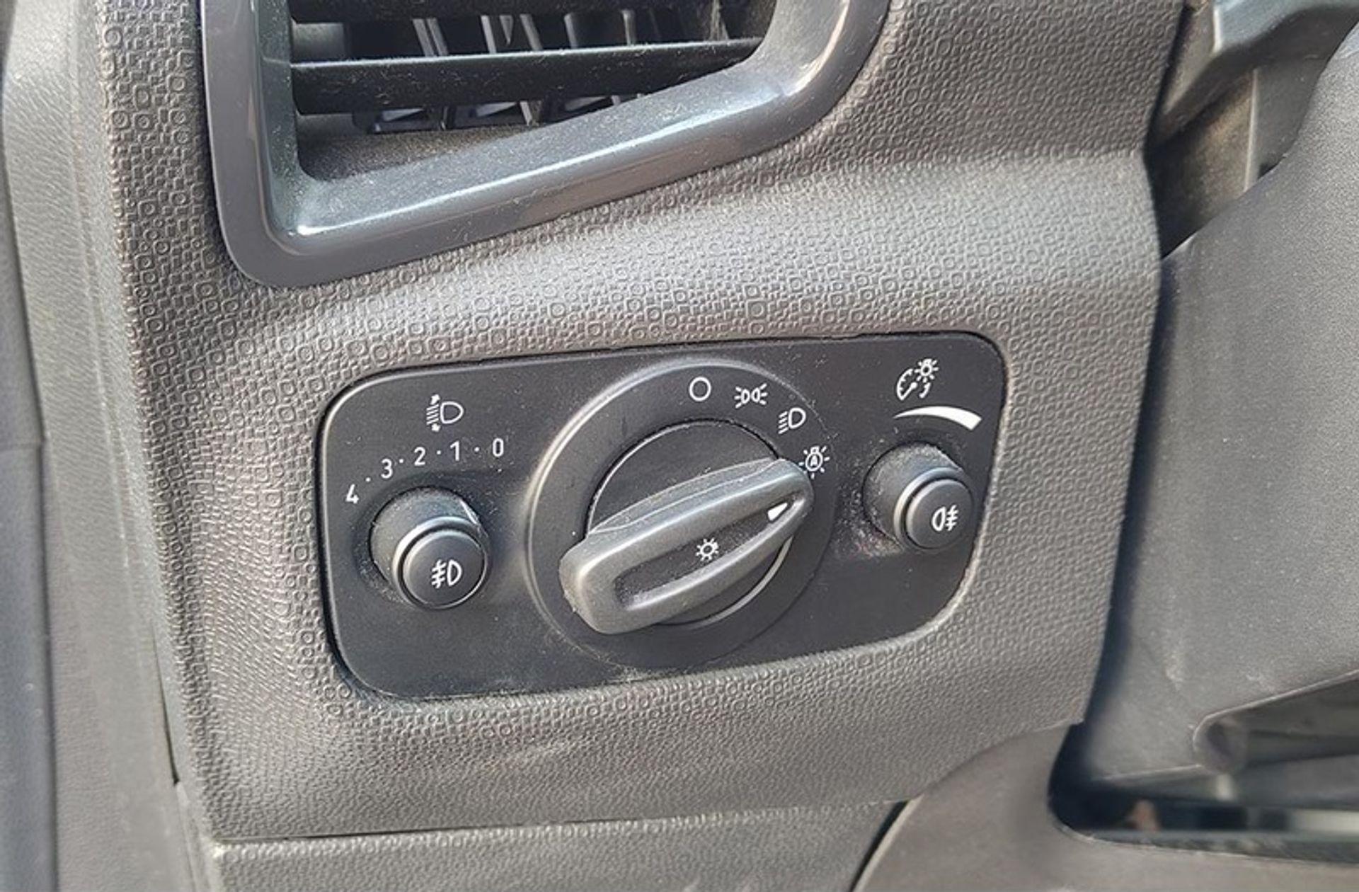 Ford EcoSport 1.5 TDCi Titanium - foto 22