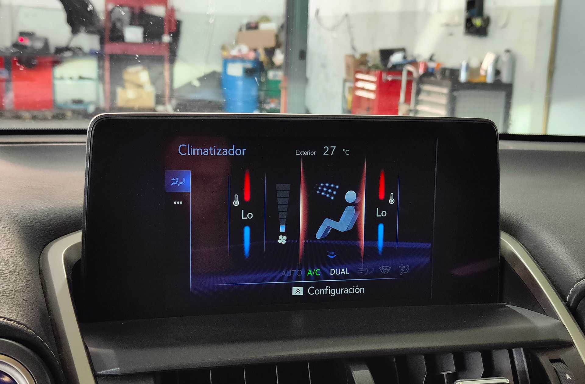 Lexus NX 300h Business Navigation 2WD - foto 36