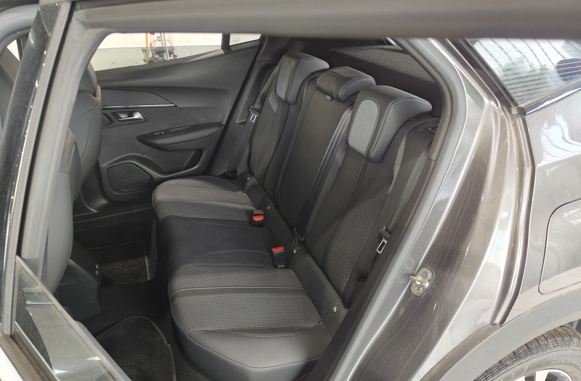 Peugeot 2008 PureTech 130 GT EAT8 - foto 12