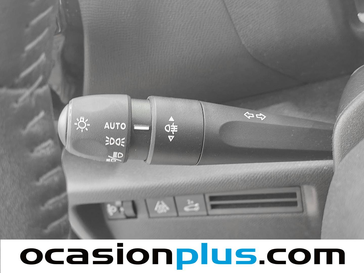 Foto Citroën C4 X Citroen C4 X PureTech 100 S&S 6v You (102 CV)