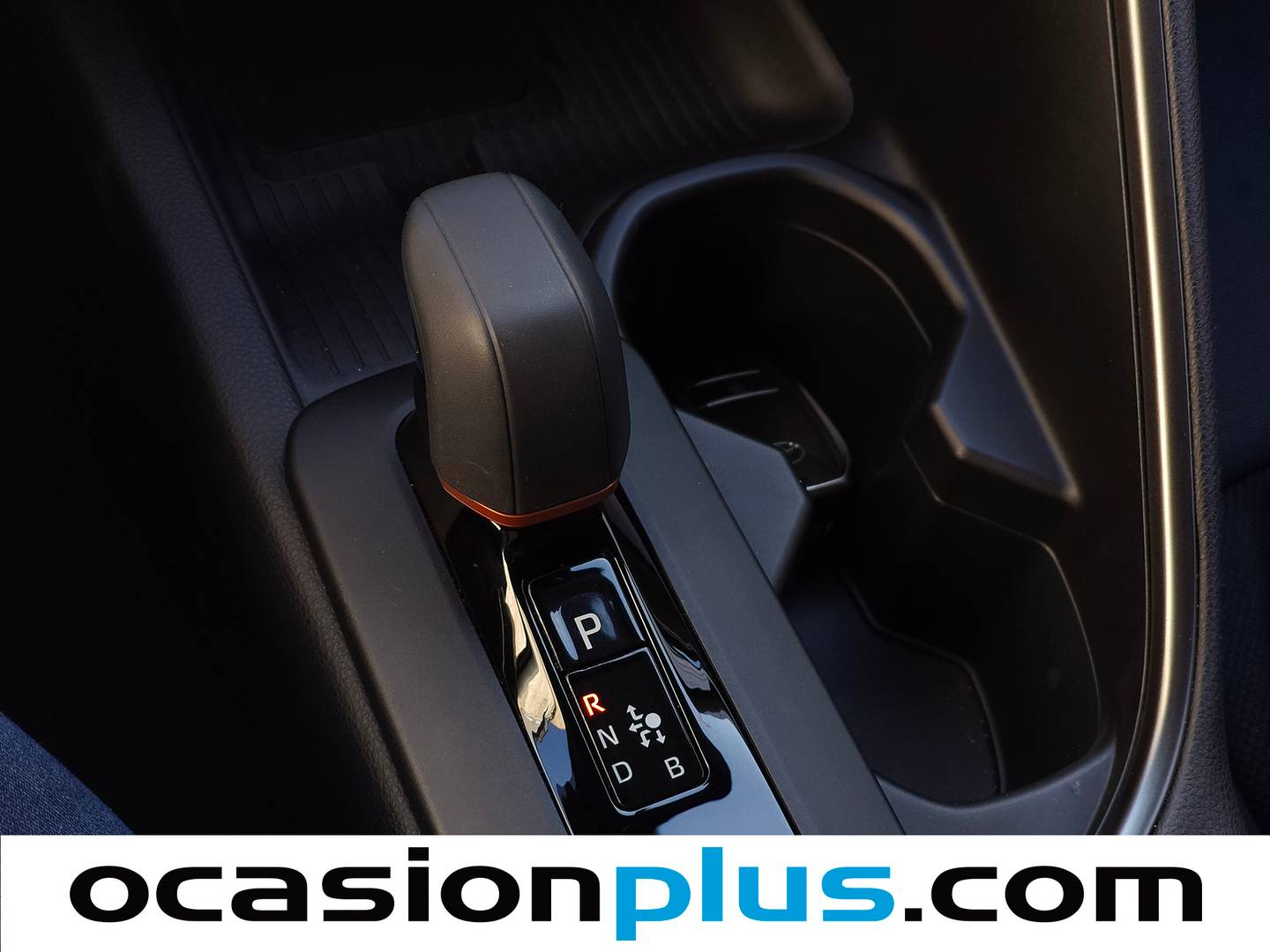 Equipamiento del Toyota C-HR Toyota C-HR 140H Advance (140 CV)