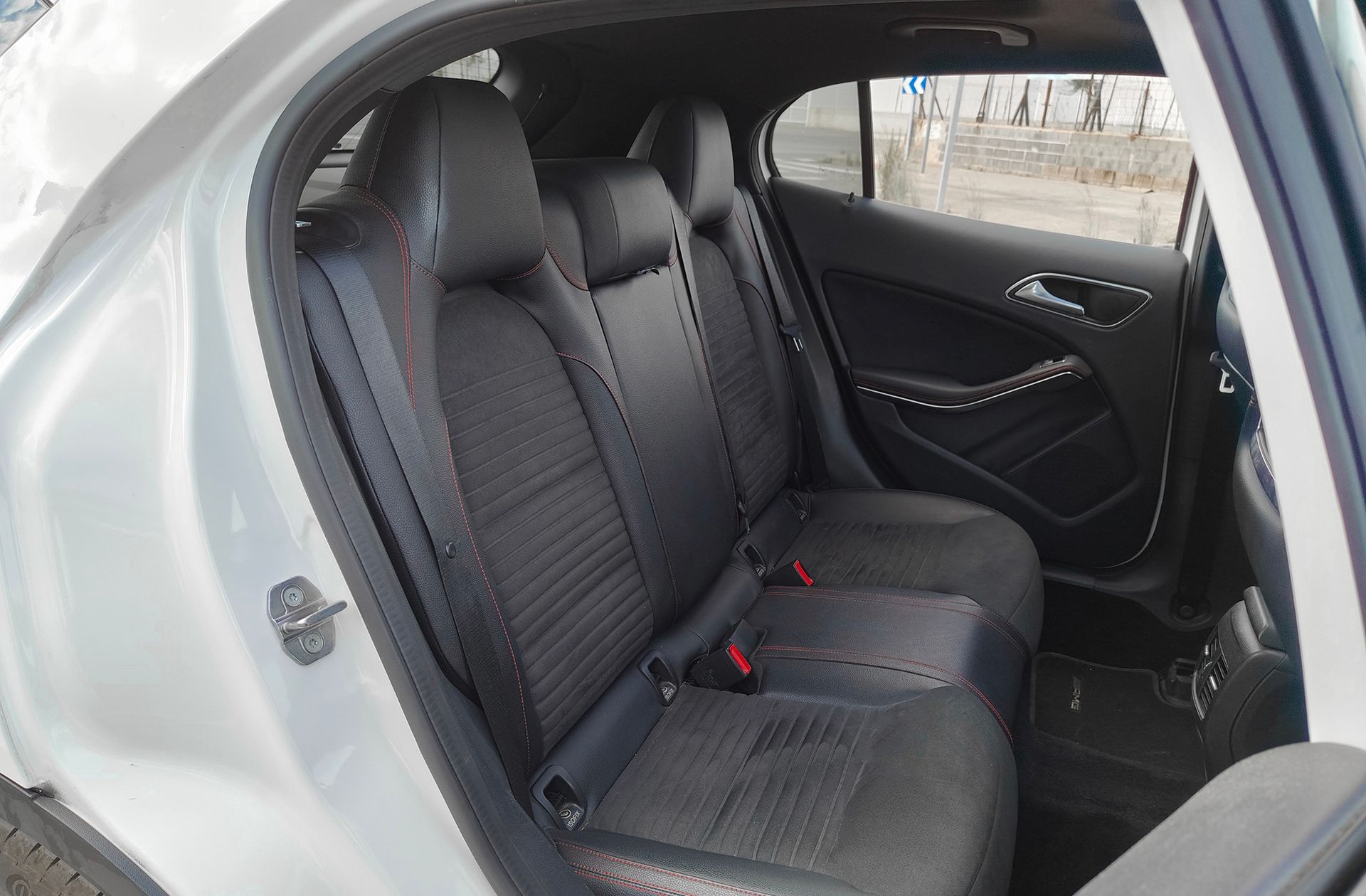 Mercedes-Benz GLA 200 d Pack AMG - foto 19