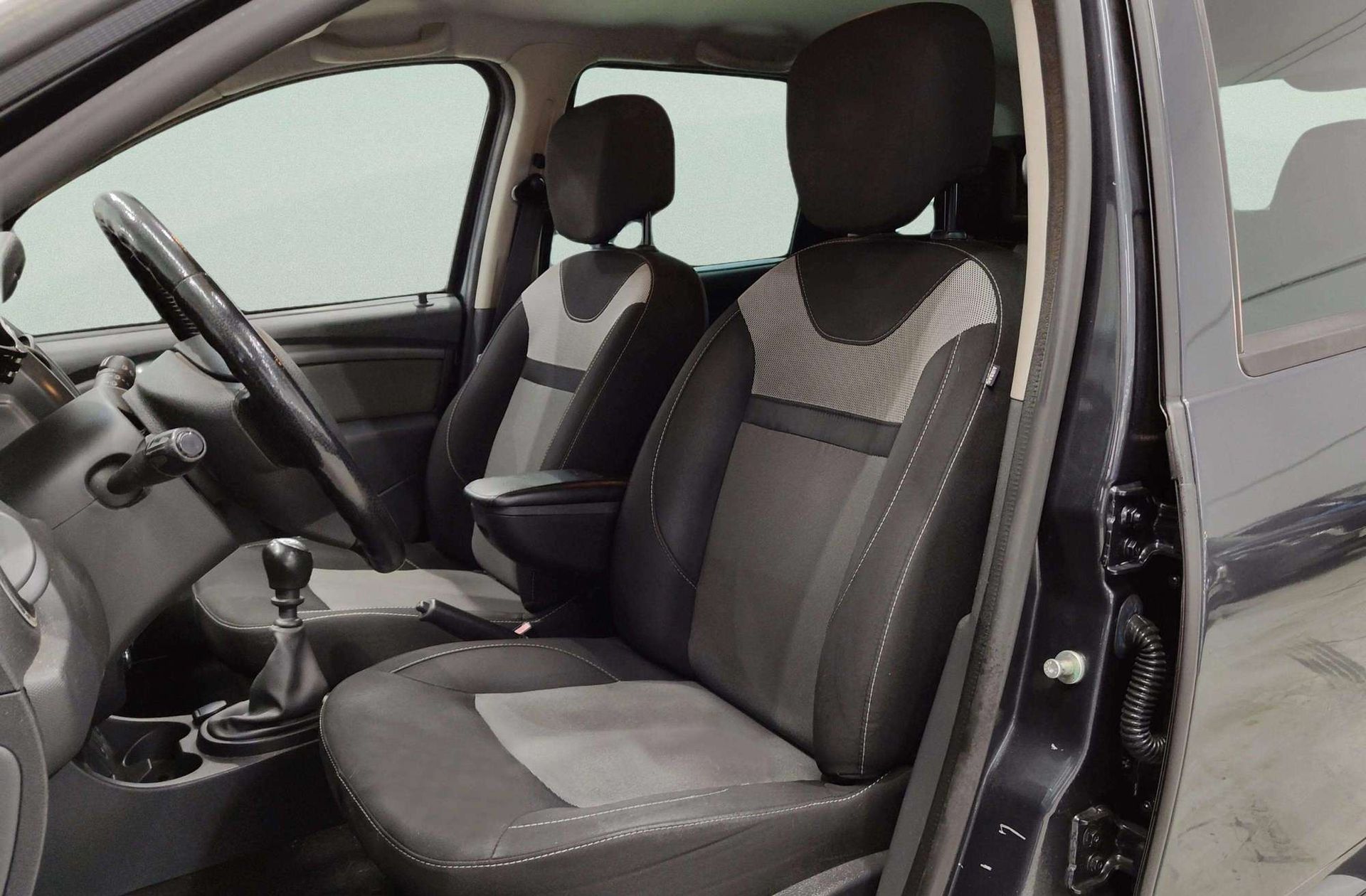 Dacia Duster Laureate dCi - foto 9