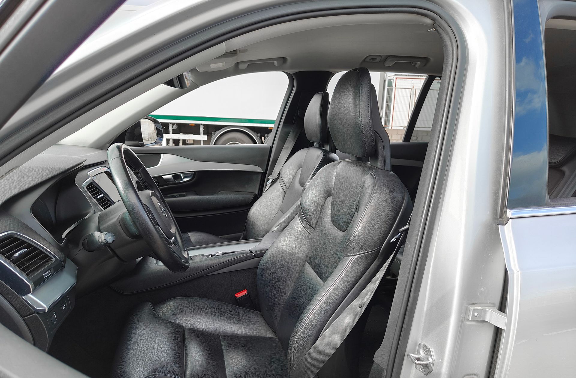 Volvo XC90 D4 Momentum - foto 9