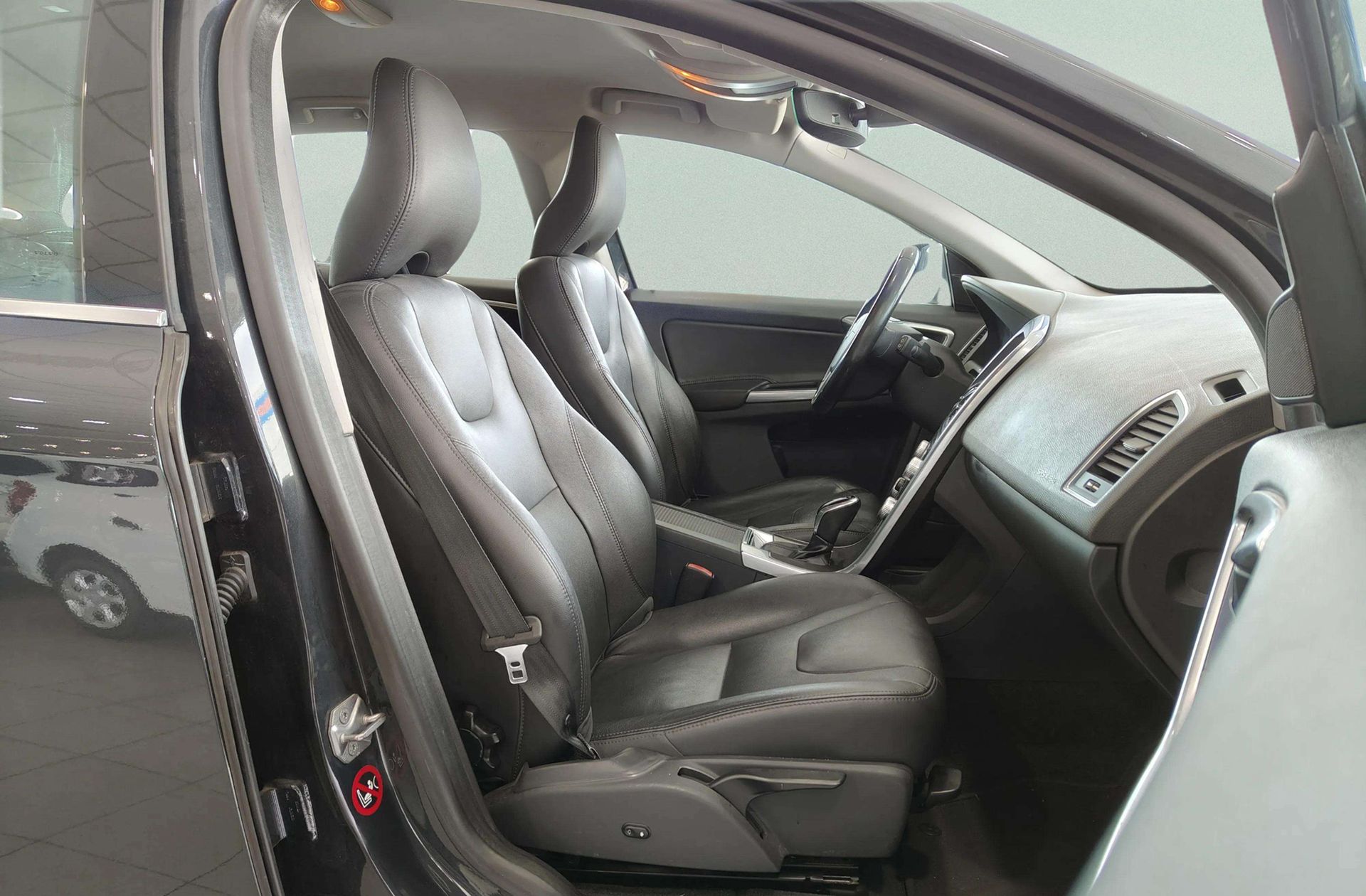 Volvo XC60 D4 Momentum - foto 17